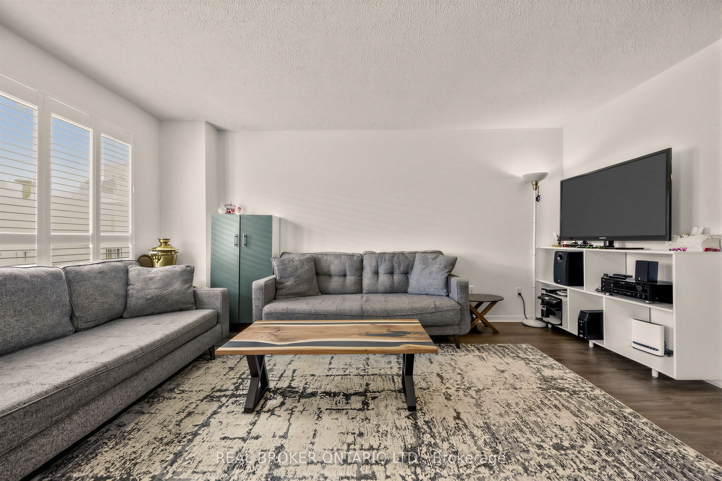 26 White Boulevard Property Photo 10
