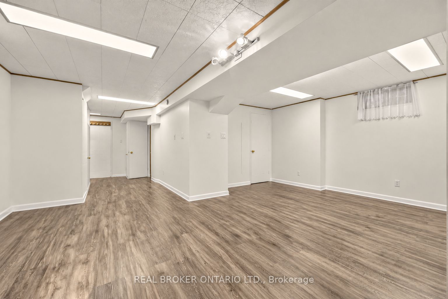 26 White Boulevard Property Photo 29
