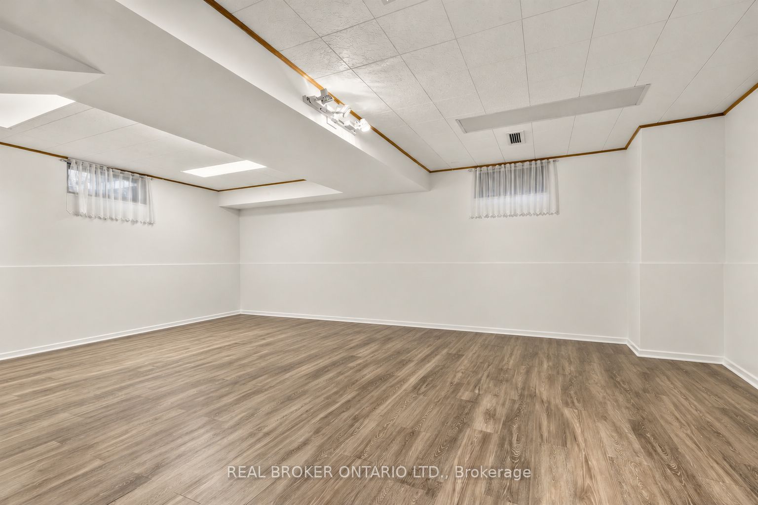 26 White Boulevard Property Photo 31