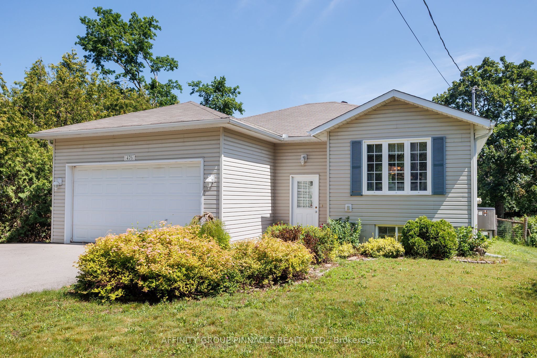 476 Bay Street Property Photo 2