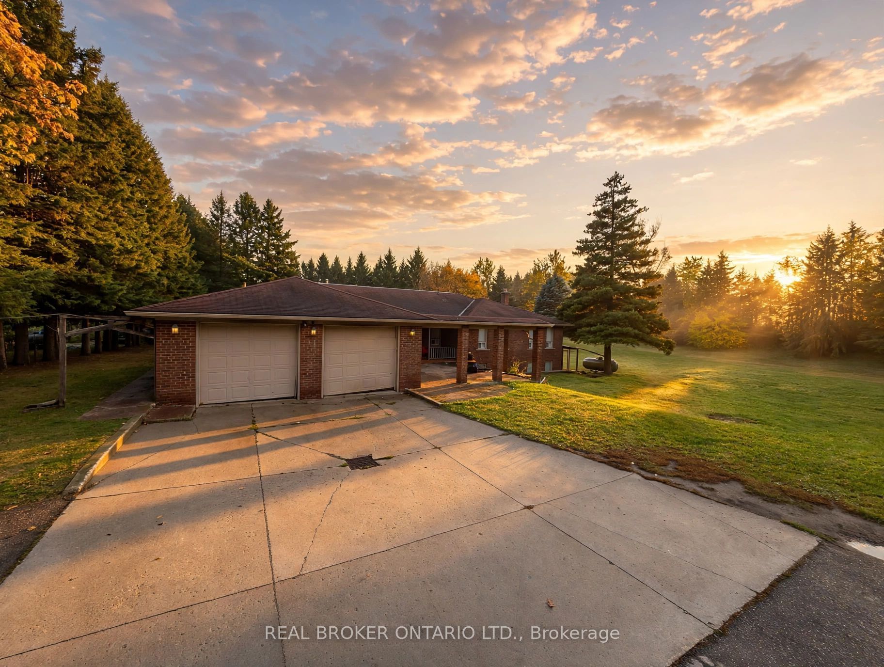 2955 16th Side Road Property Photo 1