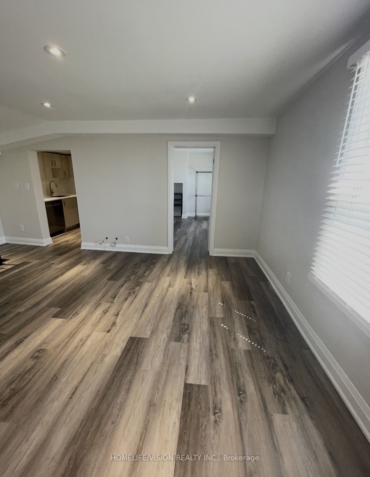6273 Yonge Street Property Photo 2