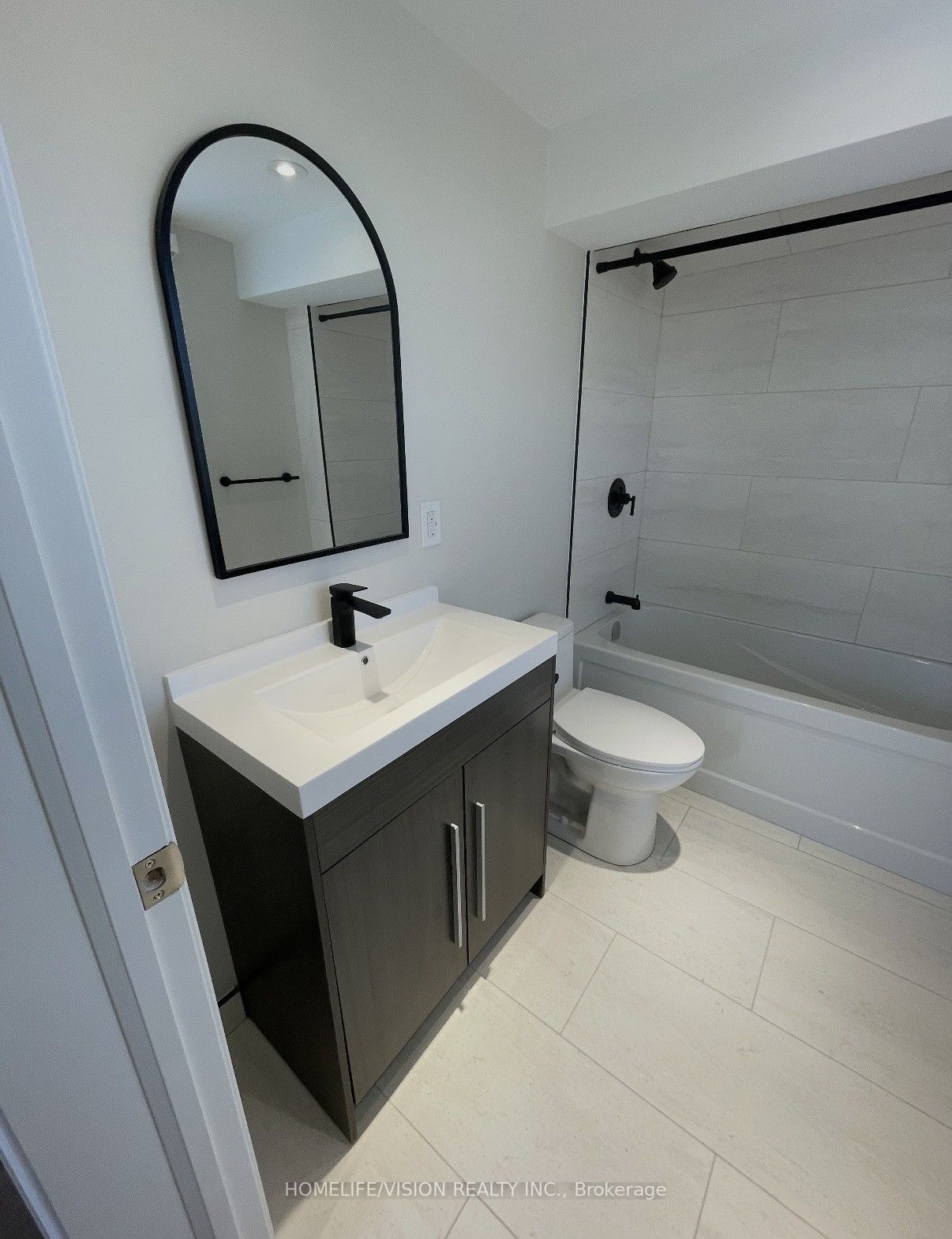 6273 Yonge Street Property Photo 3