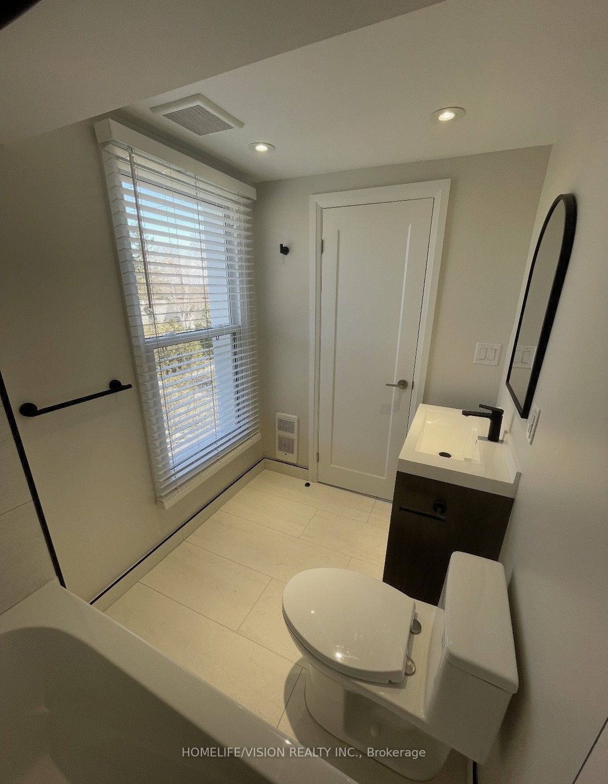 6273 Yonge Street Property Photo 4