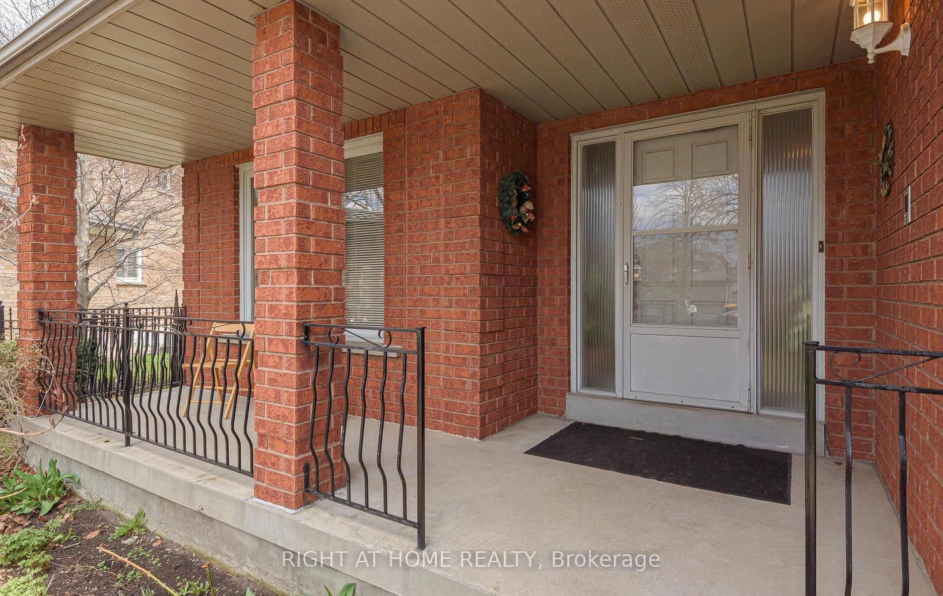 19 Western Skies Court Property Photo 2