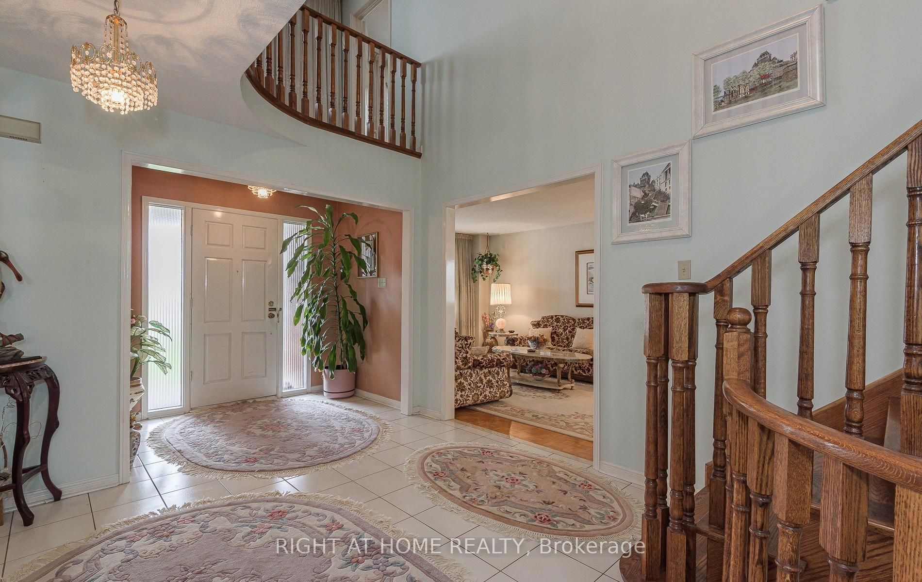 19 Western Skies Court Property Photo 3