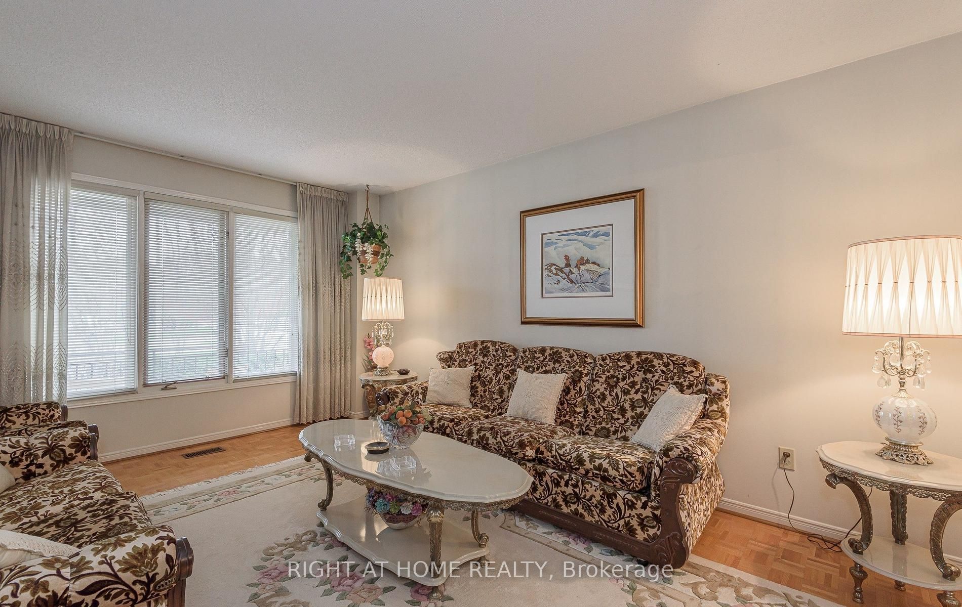 19 Western Skies Court Property Photo 5