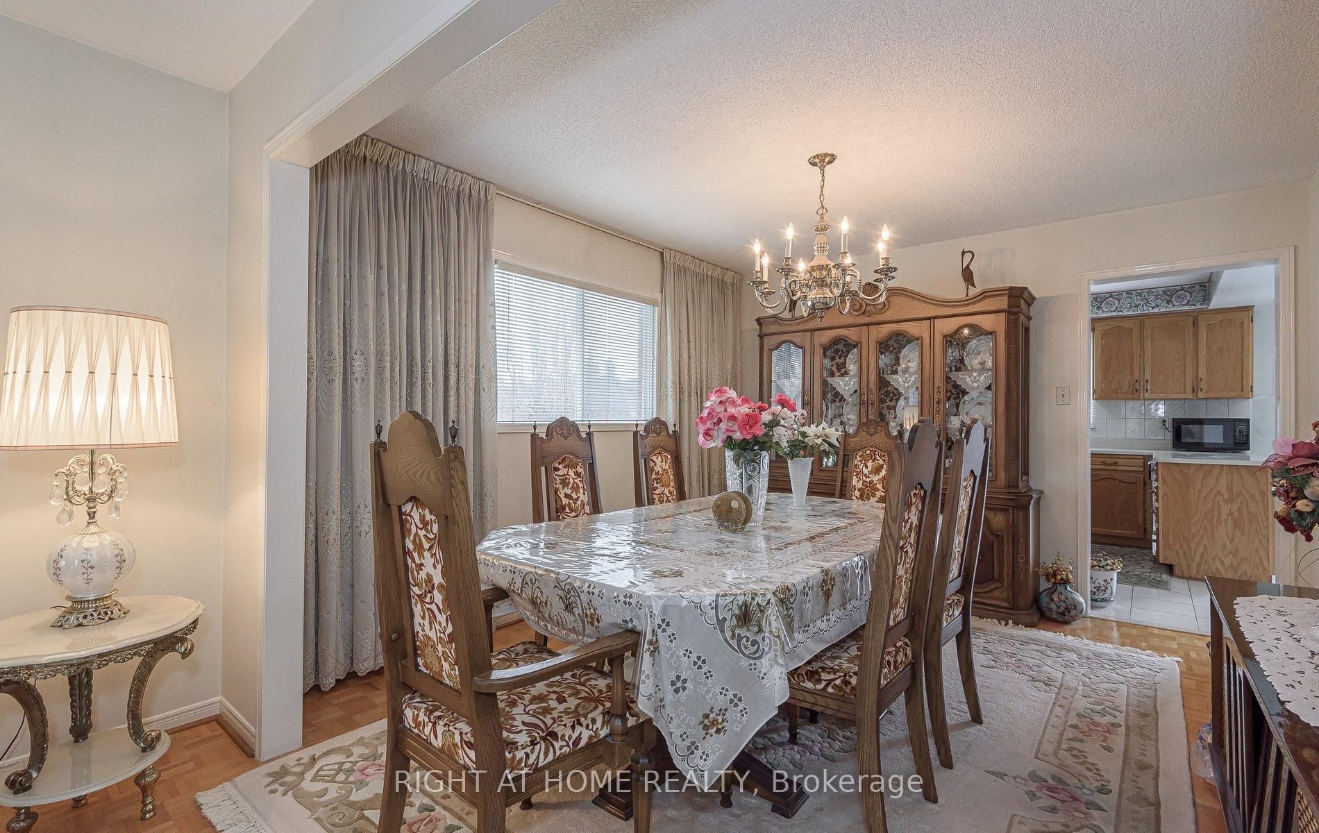 19 Western Skies Court Property Photo 7