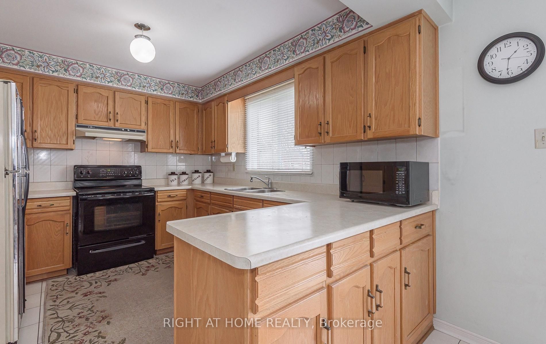 19 Western Skies Court Property Photo 9