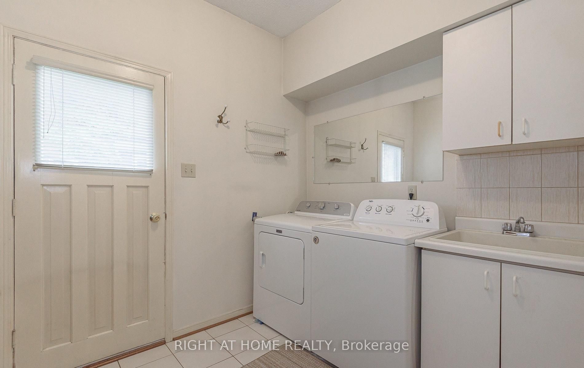 19 Western Skies Court Property Photo 10