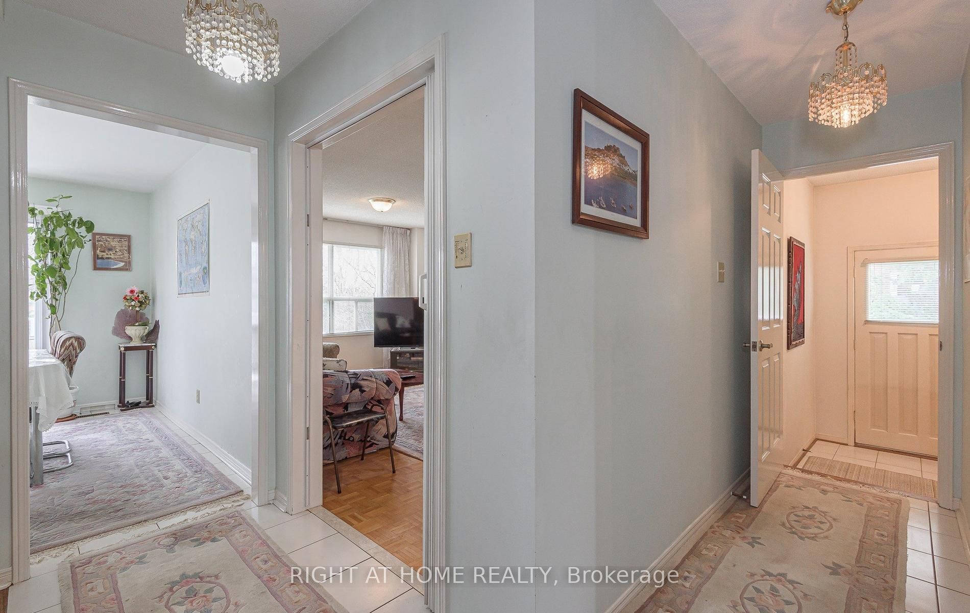 19 Western Skies Court Property Photo 11