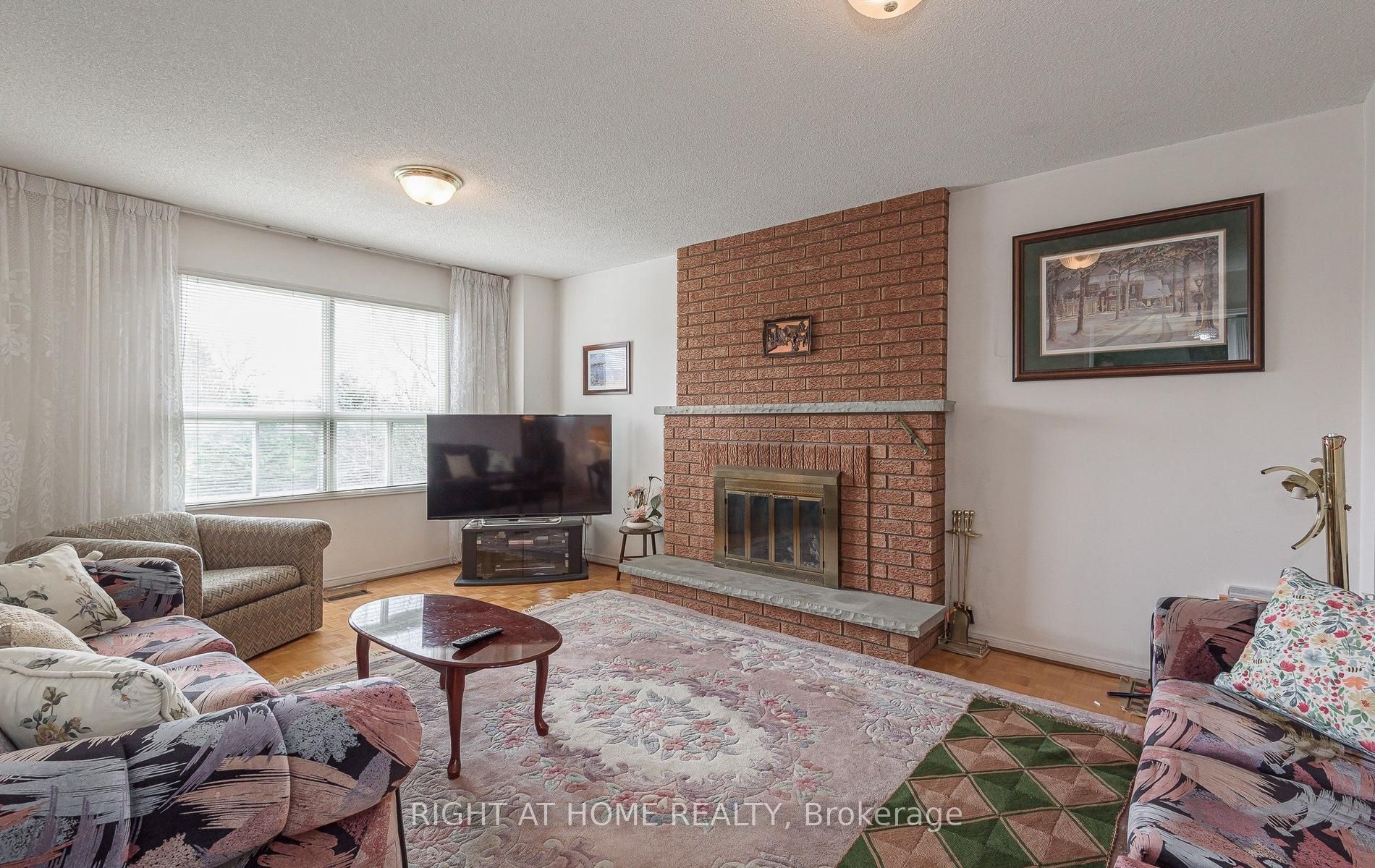 19 Western Skies Court Property Photo 12