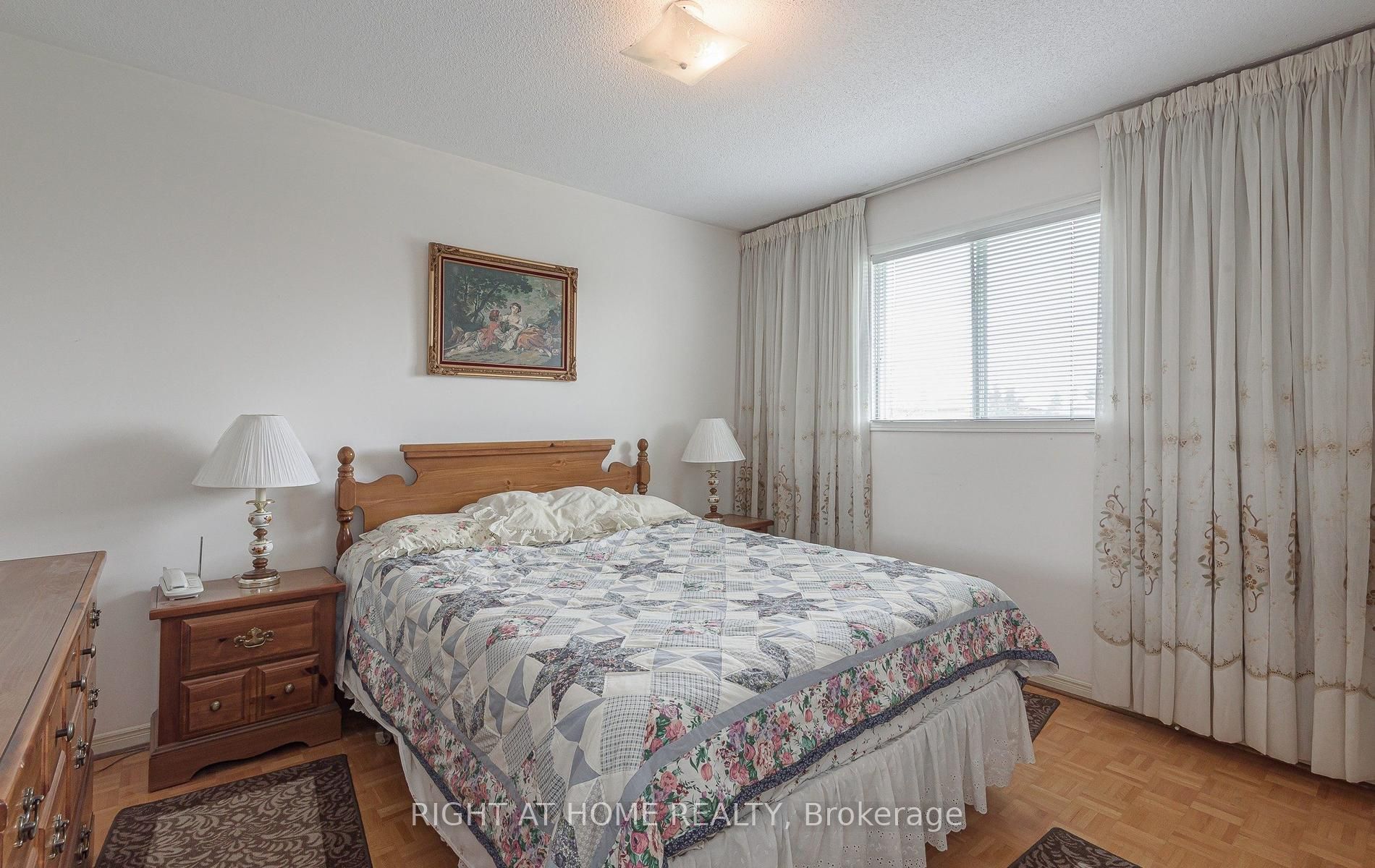 19 Western Skies Court Property Photo 13