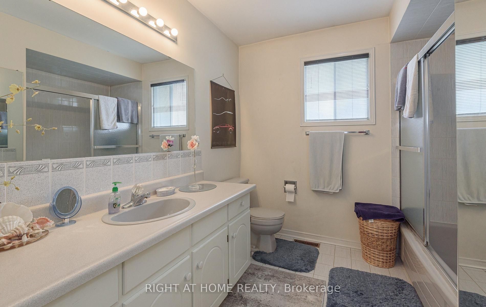 19 Western Skies Court Property Photo 15