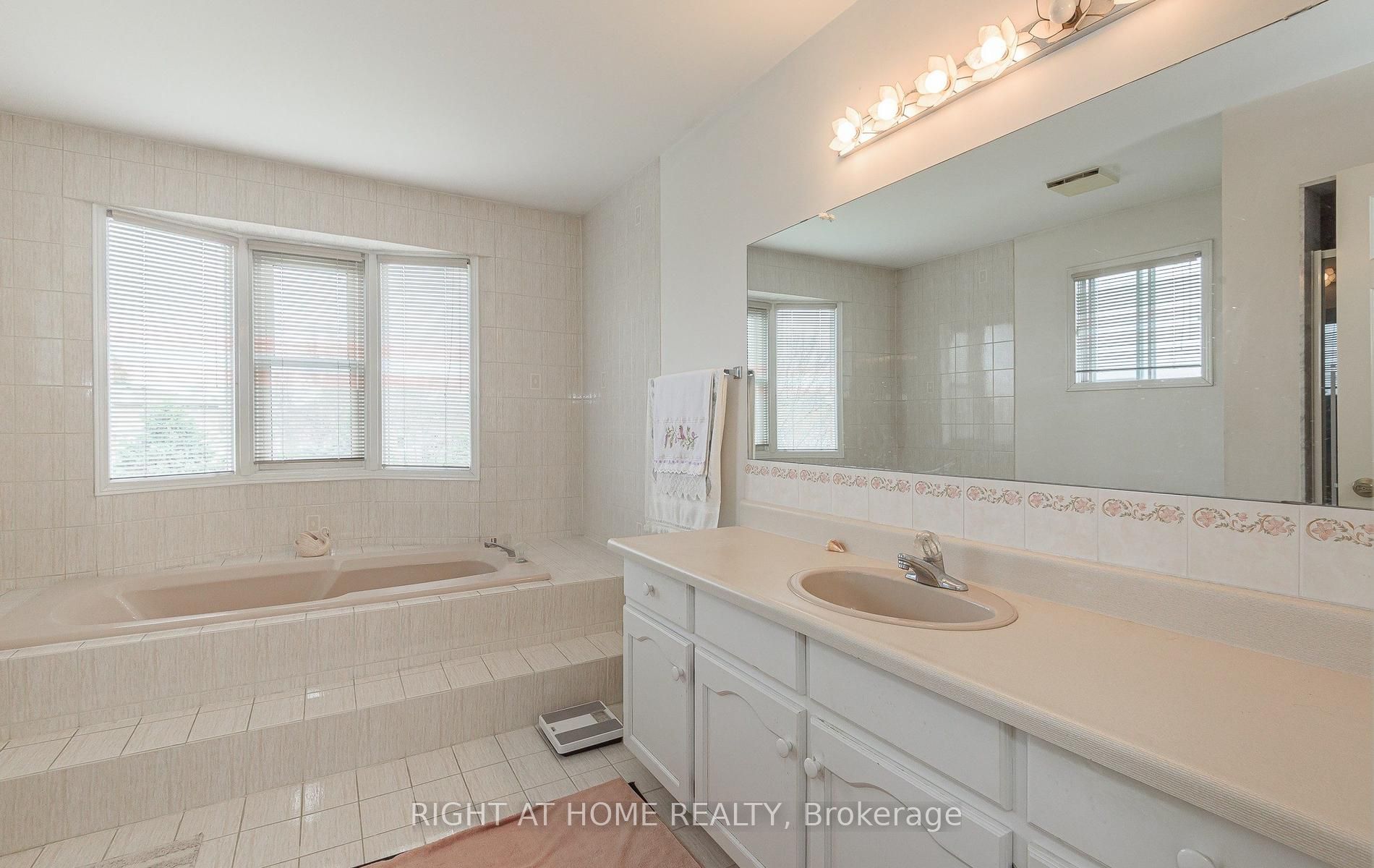 19 Western Skies Court Property Photo 17