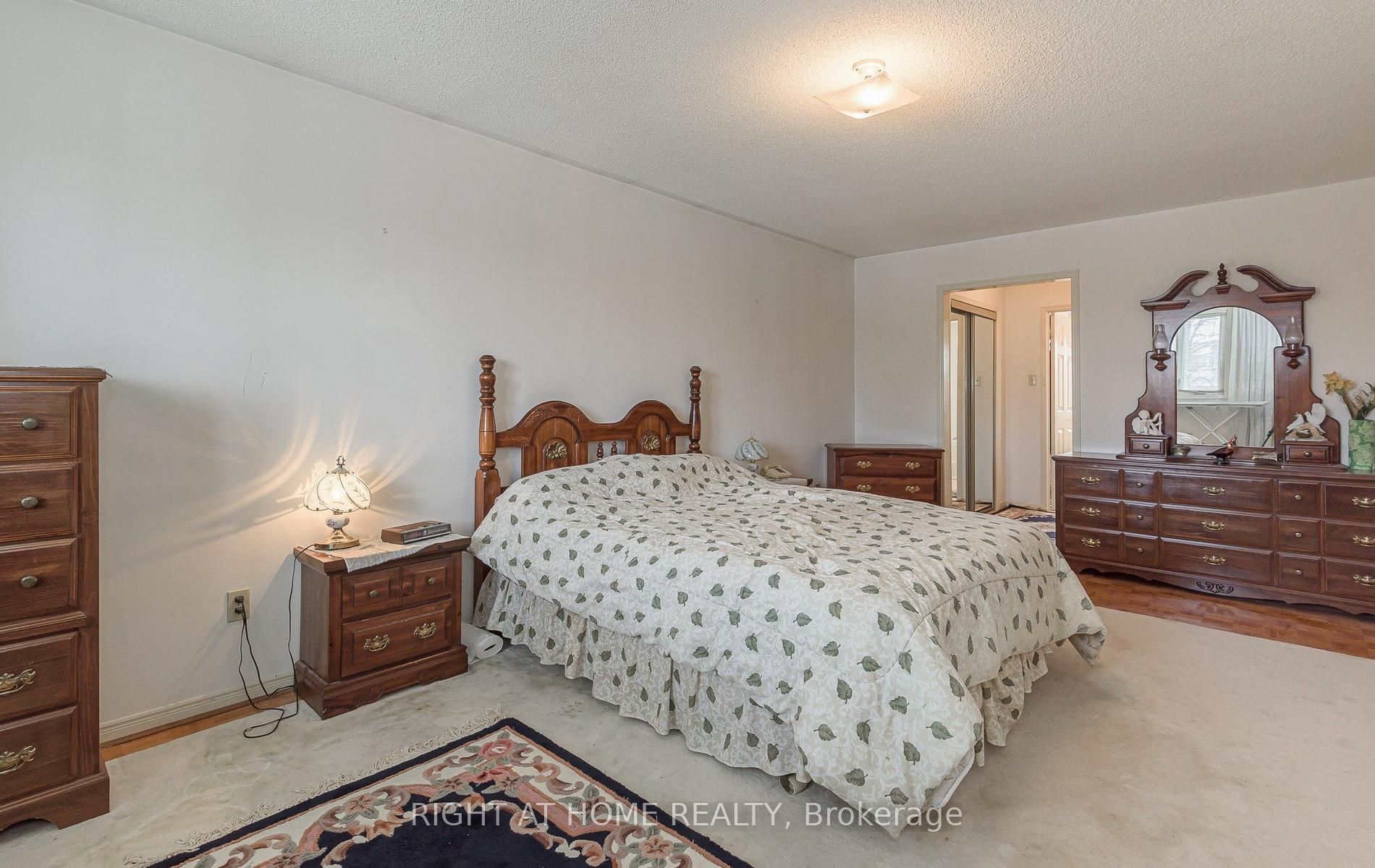 19 Western Skies Court Property Photo 18