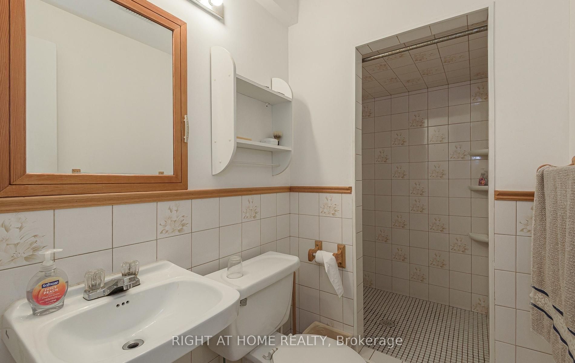 19 Western Skies Court Property Photo 24