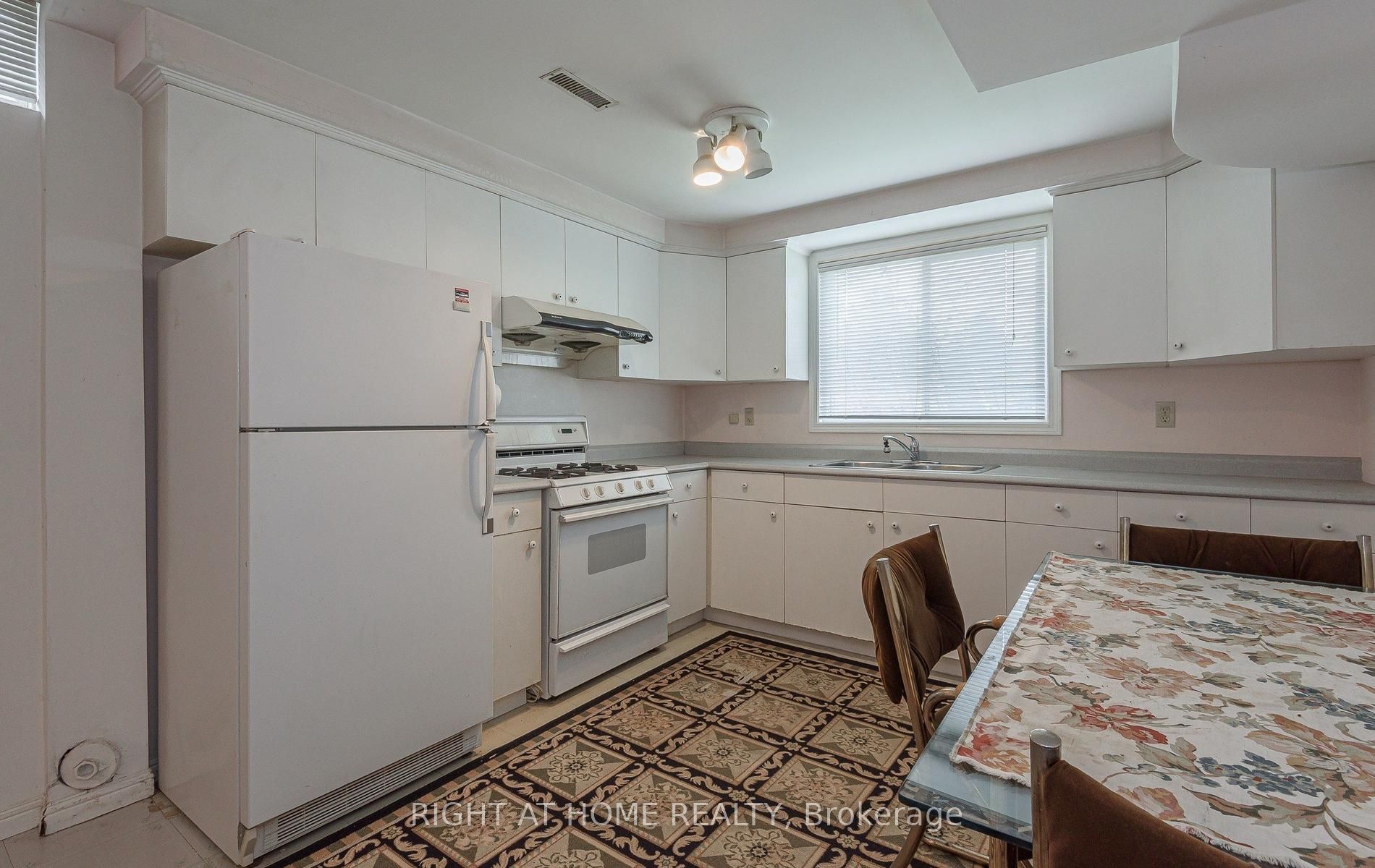 19 Western Skies Court Property Photo 25