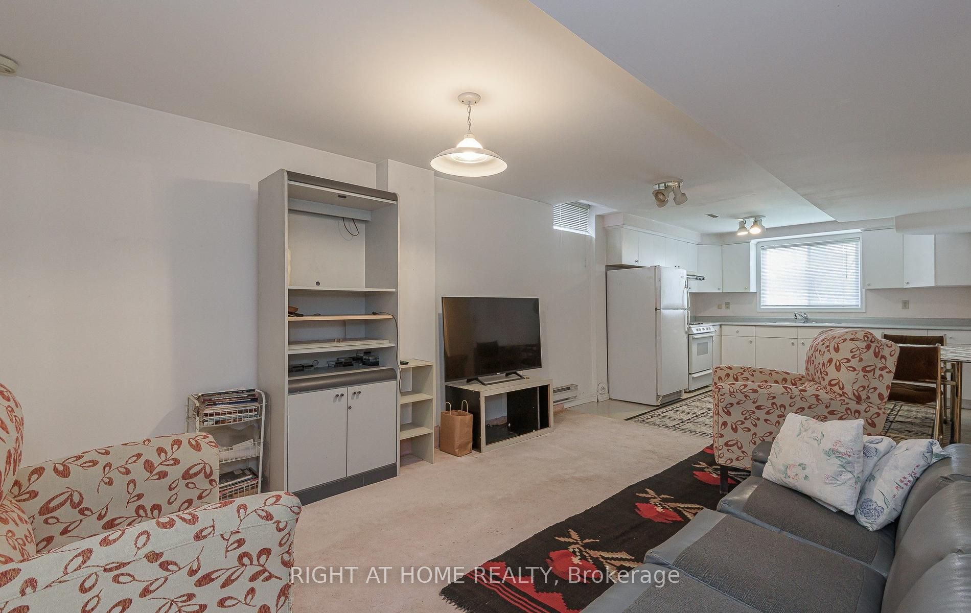 19 Western Skies Court Property Photo 26