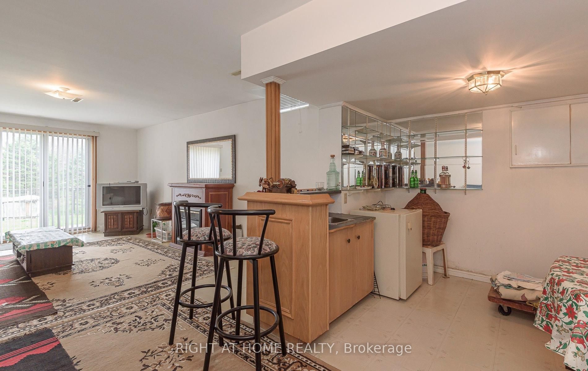19 Western Skies Court Property Photo 28