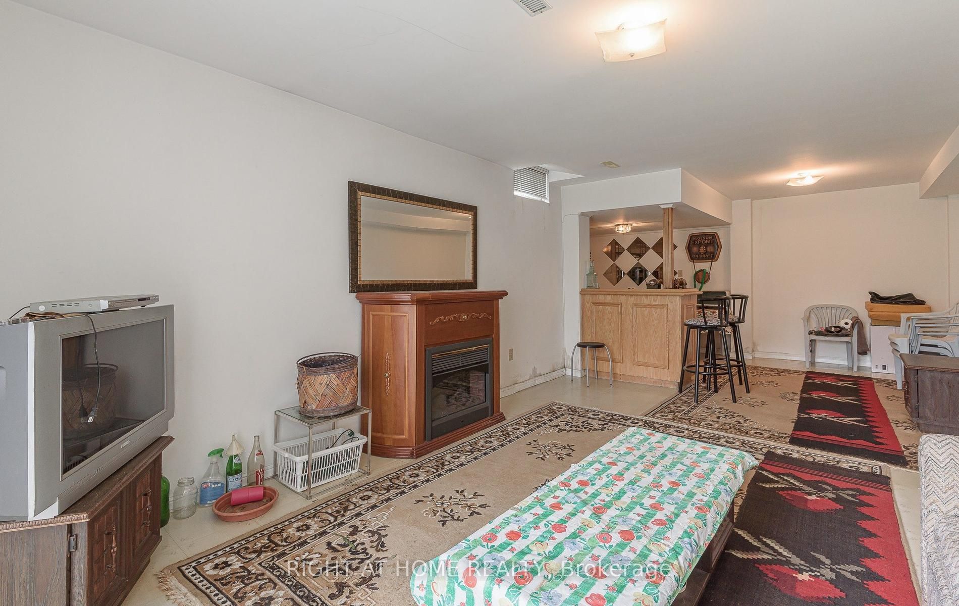 19 Western Skies Court Property Photo 29