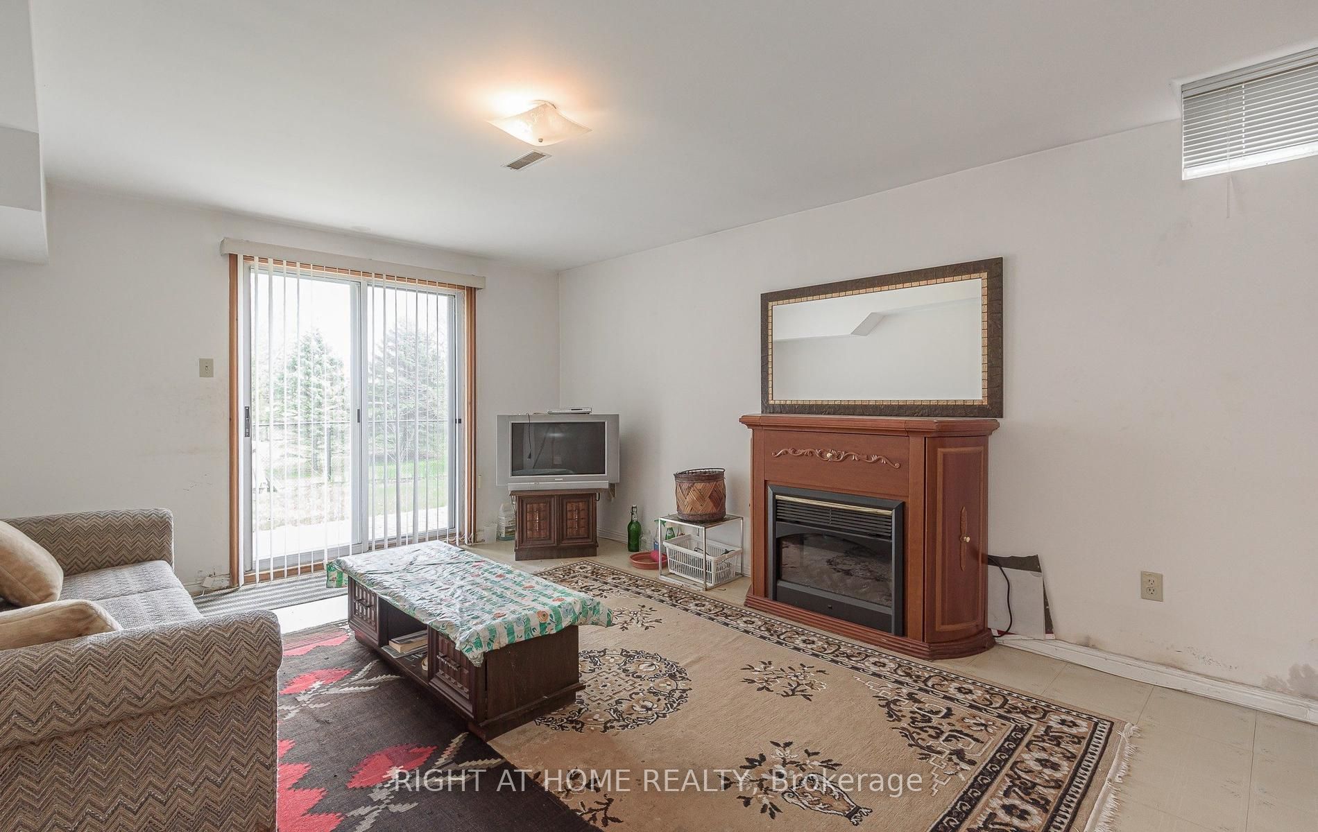 19 Western Skies Court Property Photo 30