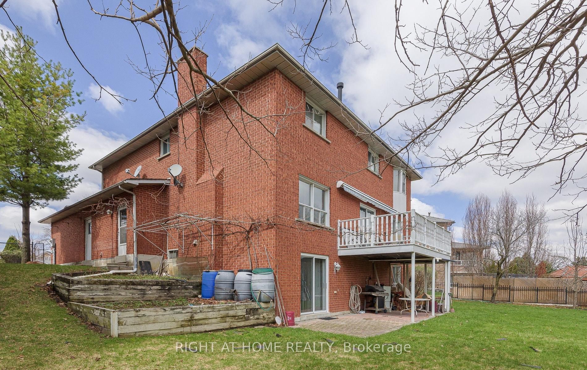 19 Western Skies Court Property Photo 32