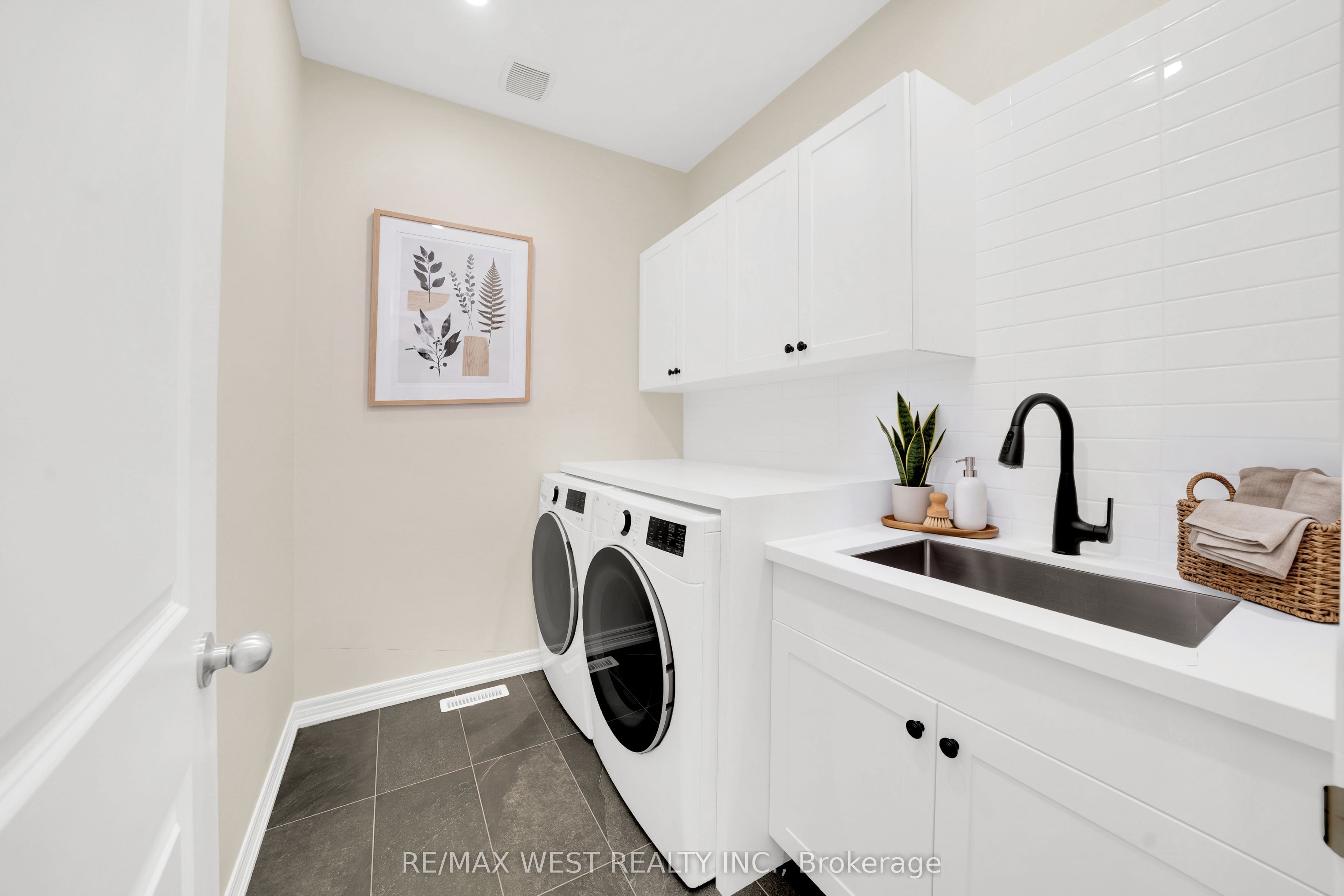 201 Bellefond Street Property Photo 23