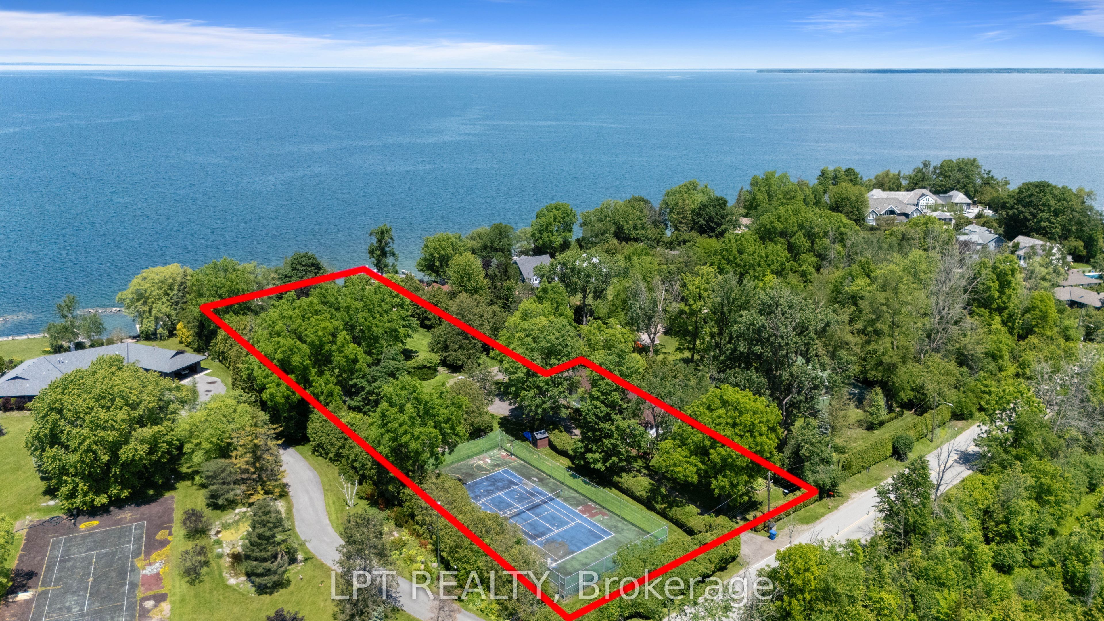 678 Lake Drive E Property Photo 2