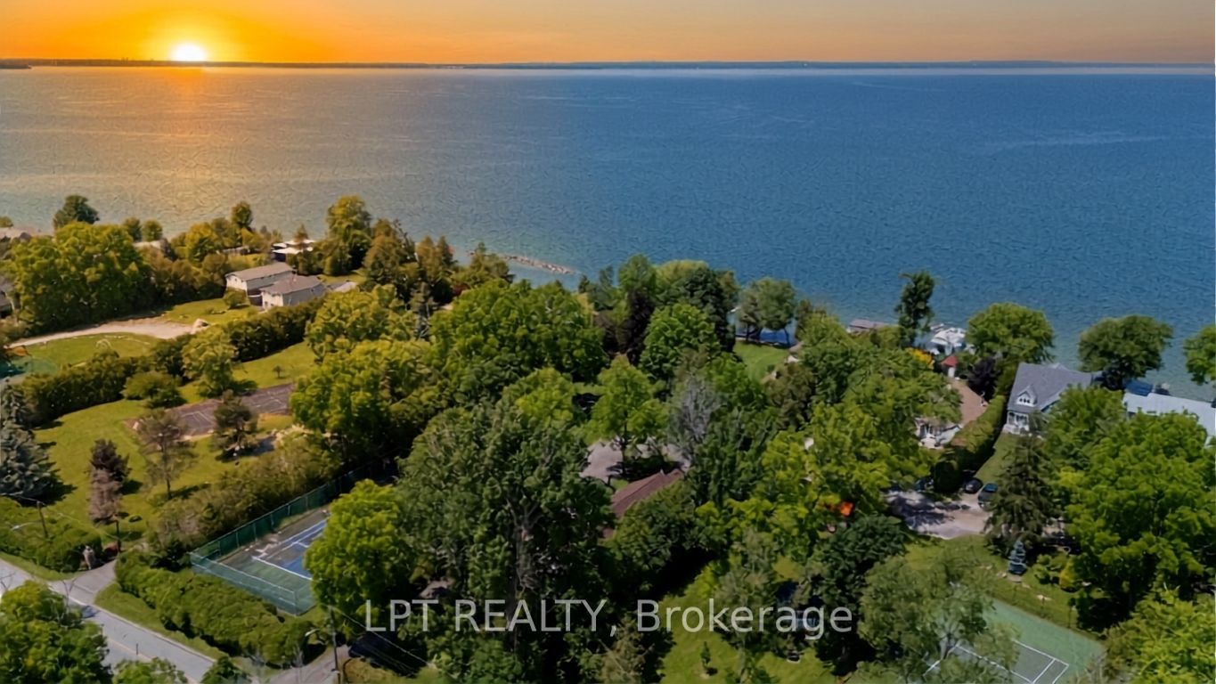 678 Lake Drive E Property Photo 3