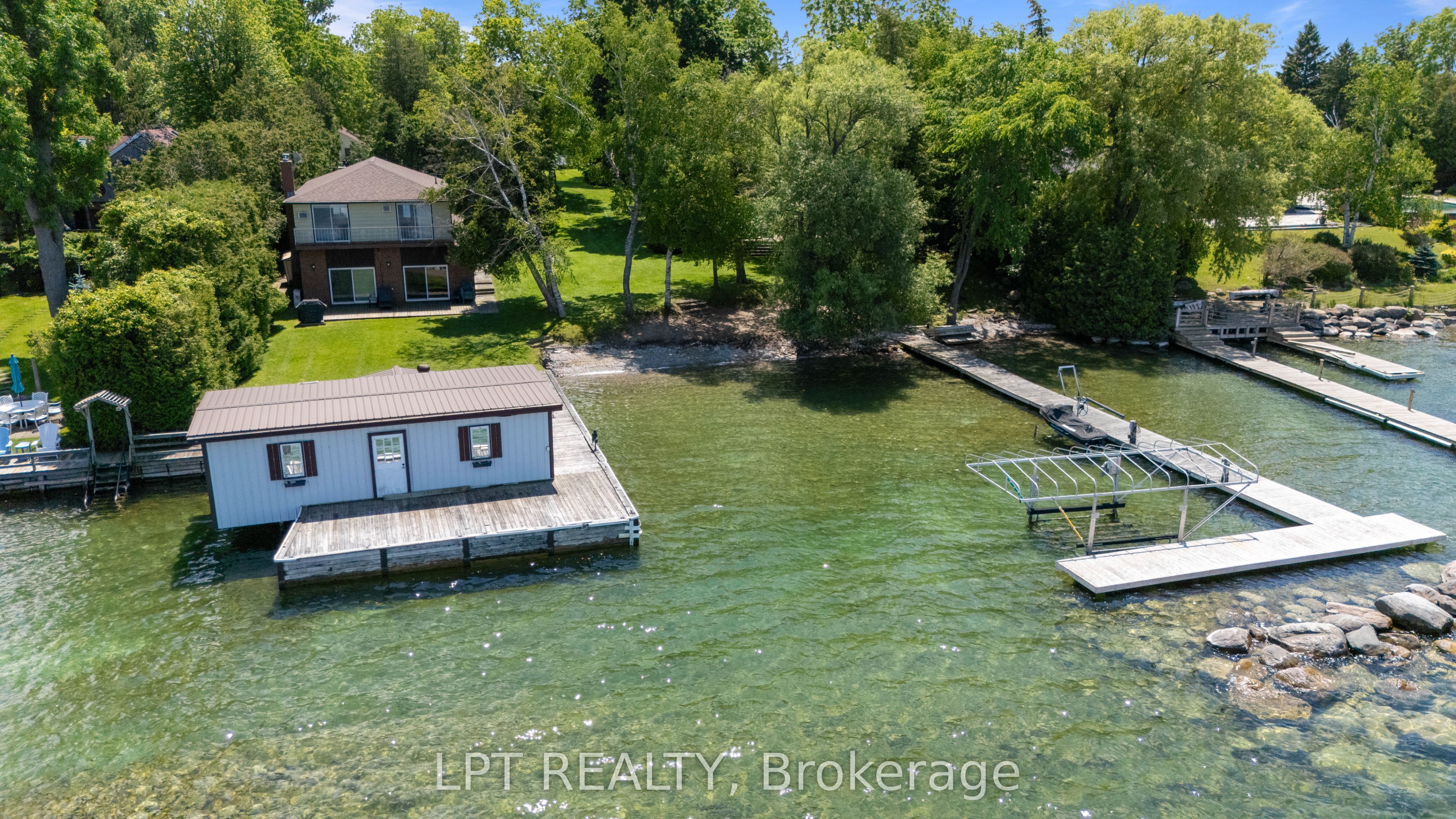 678 Lake Drive E Property Photo 4