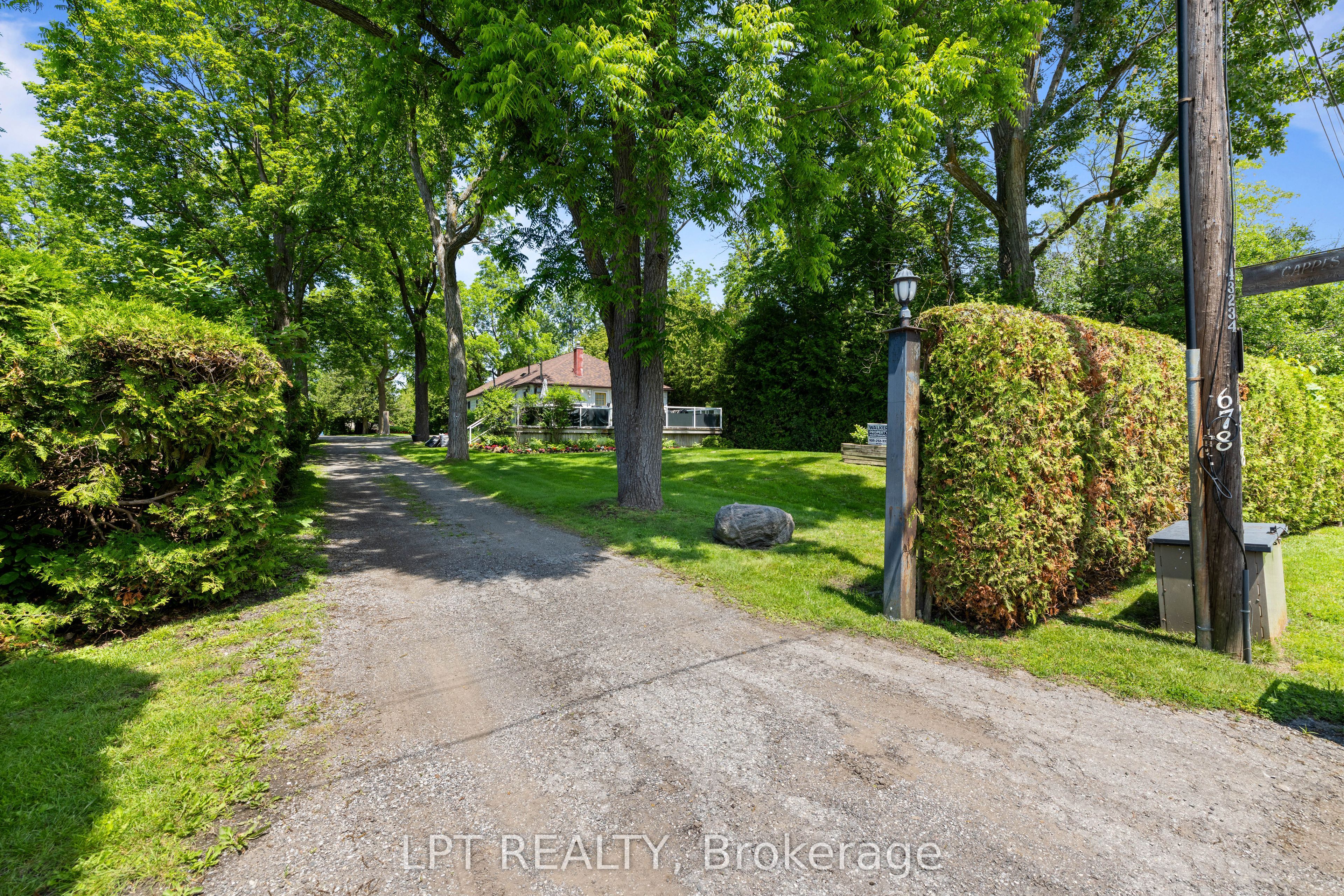 678 Lake Drive E Property Photo 6