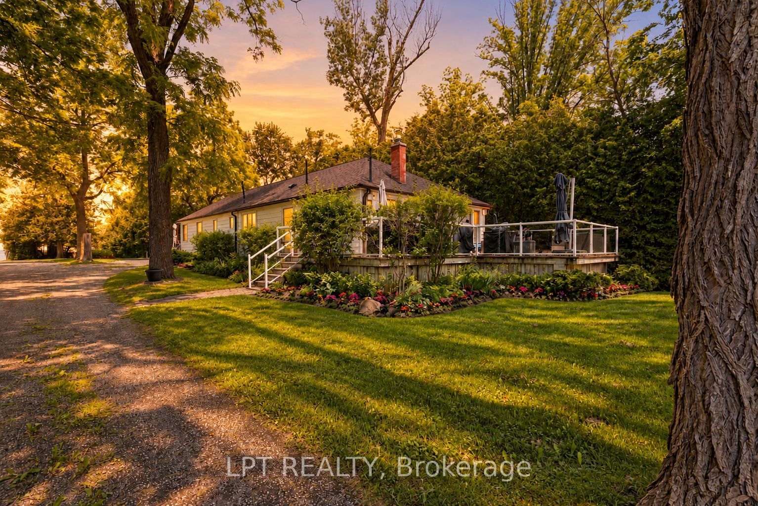 678 Lake Drive E Property Photo 7