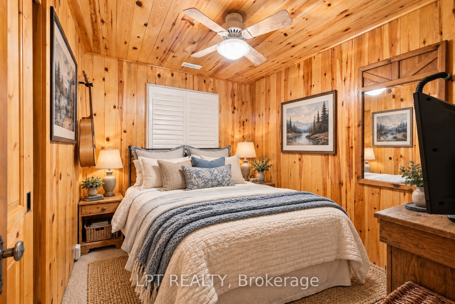 678 Lake Drive E Property Photo 12