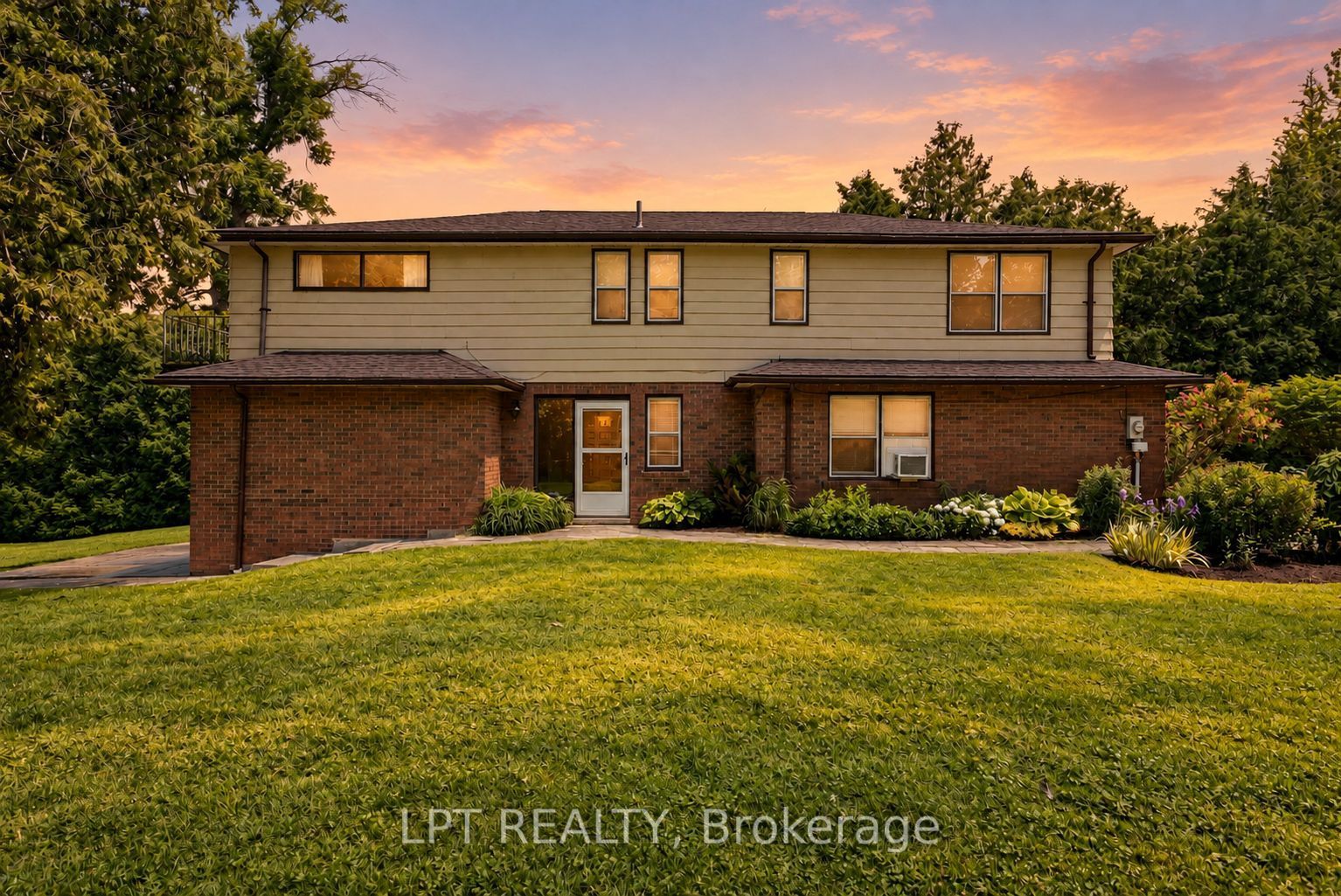 678 Lake Drive E Property Photo 20