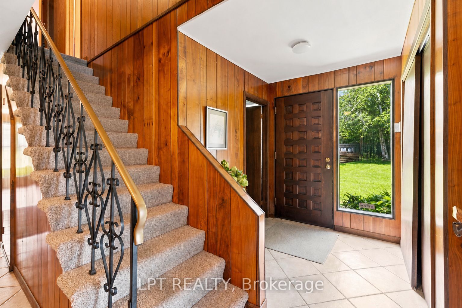 678 Lake Drive E Property Photo 21