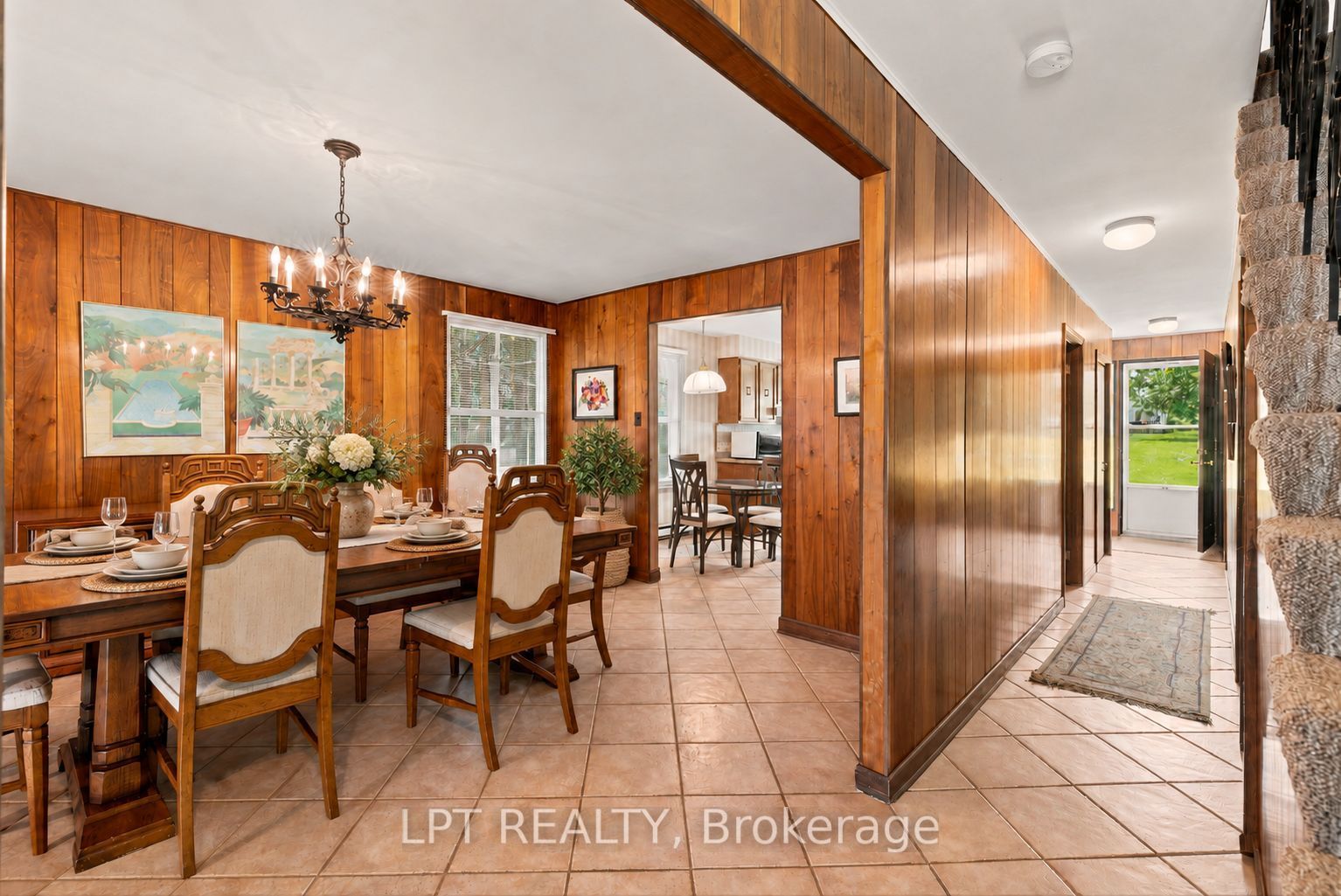 678 Lake Drive E Property Photo 25