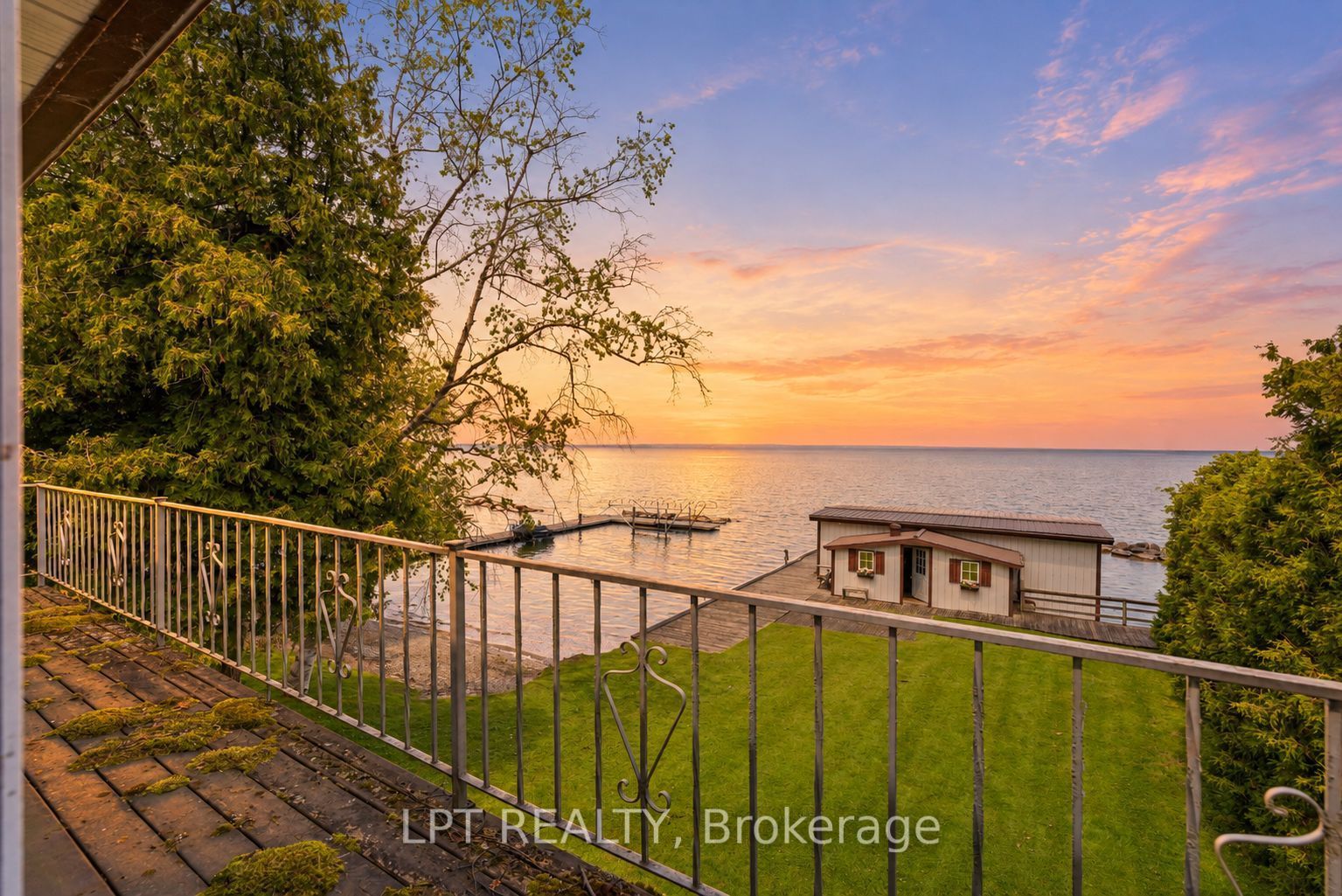 678 Lake Drive E Property Photo 35