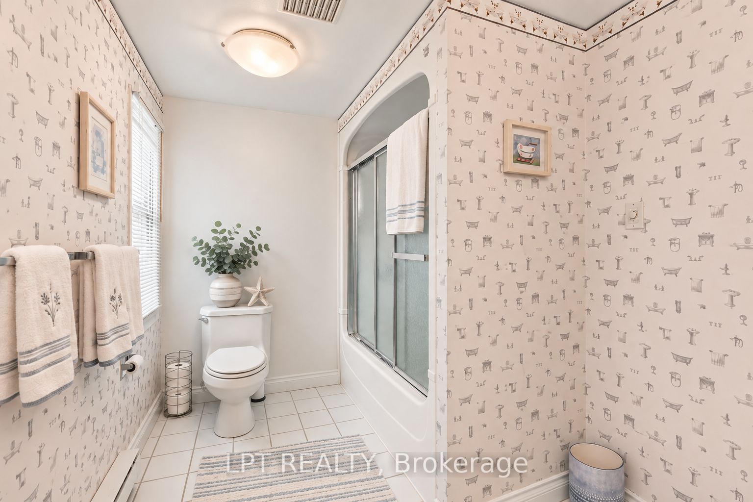 678 Lake Drive E Property Photo 37