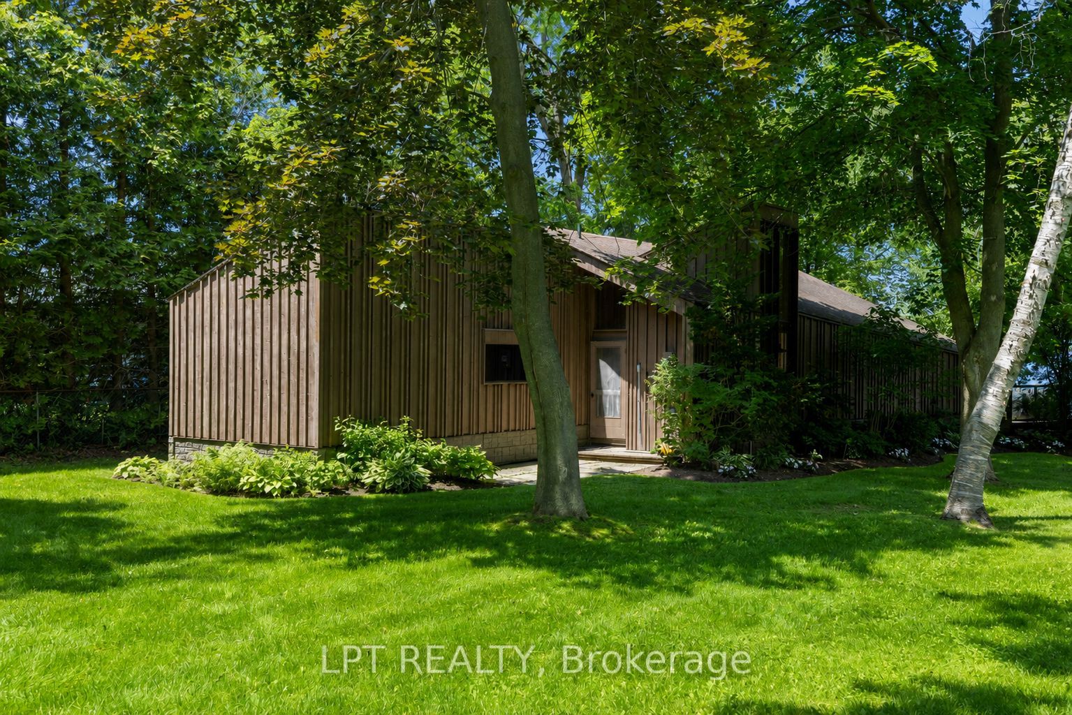 678 Lake Drive E Property Photo 40