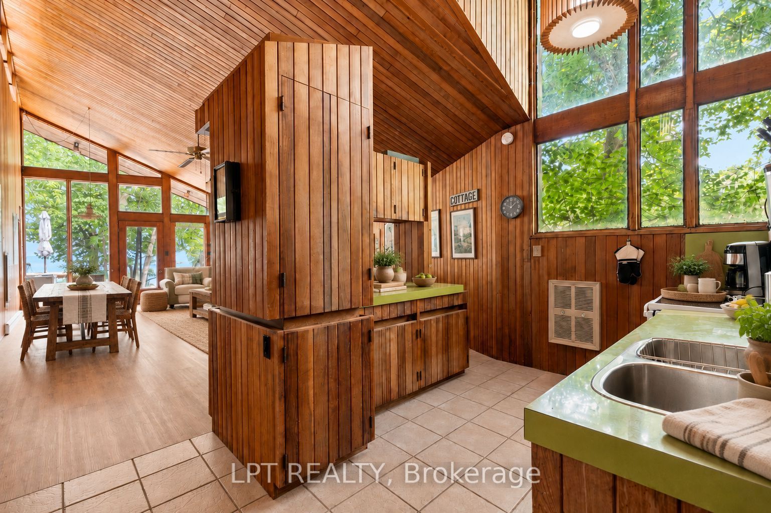 678 Lake Drive E Property Photo 42