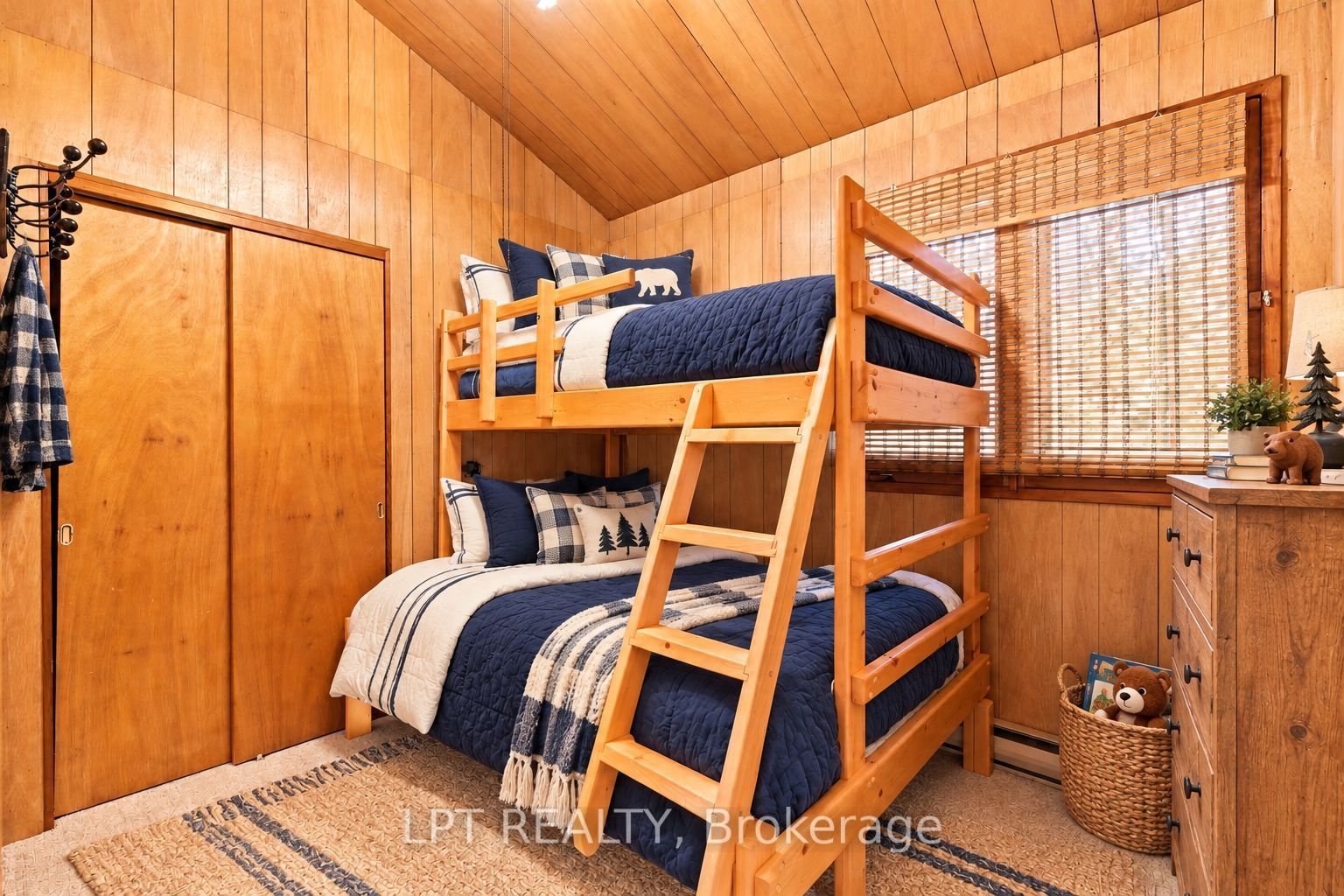 678 Lake Drive E Property Photo 44