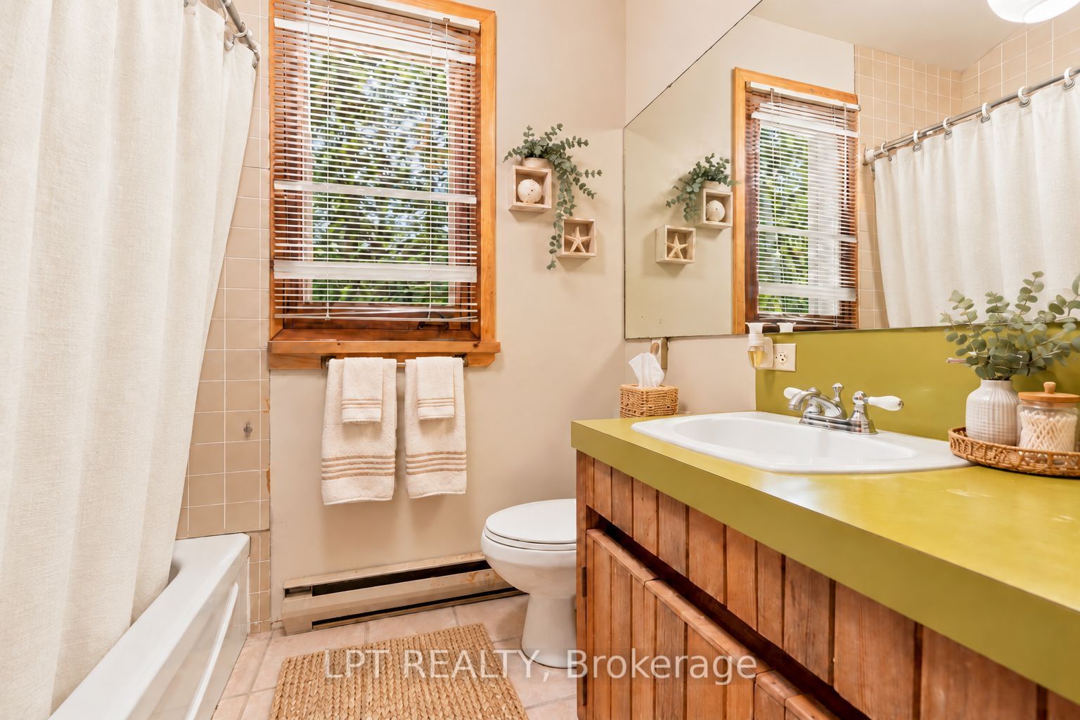 678 Lake Drive E Property Photo 46