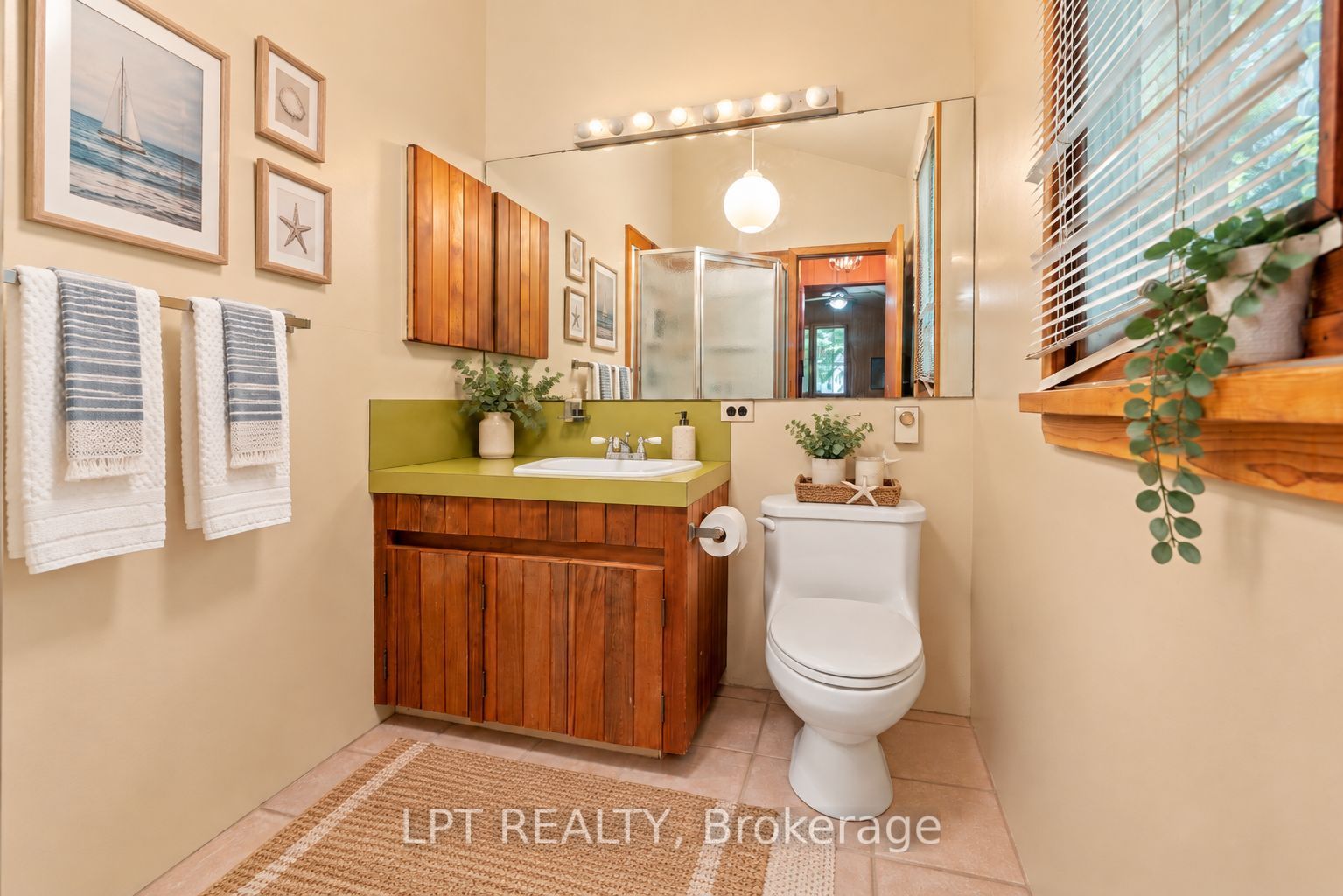 678 Lake Drive E Property Photo 47