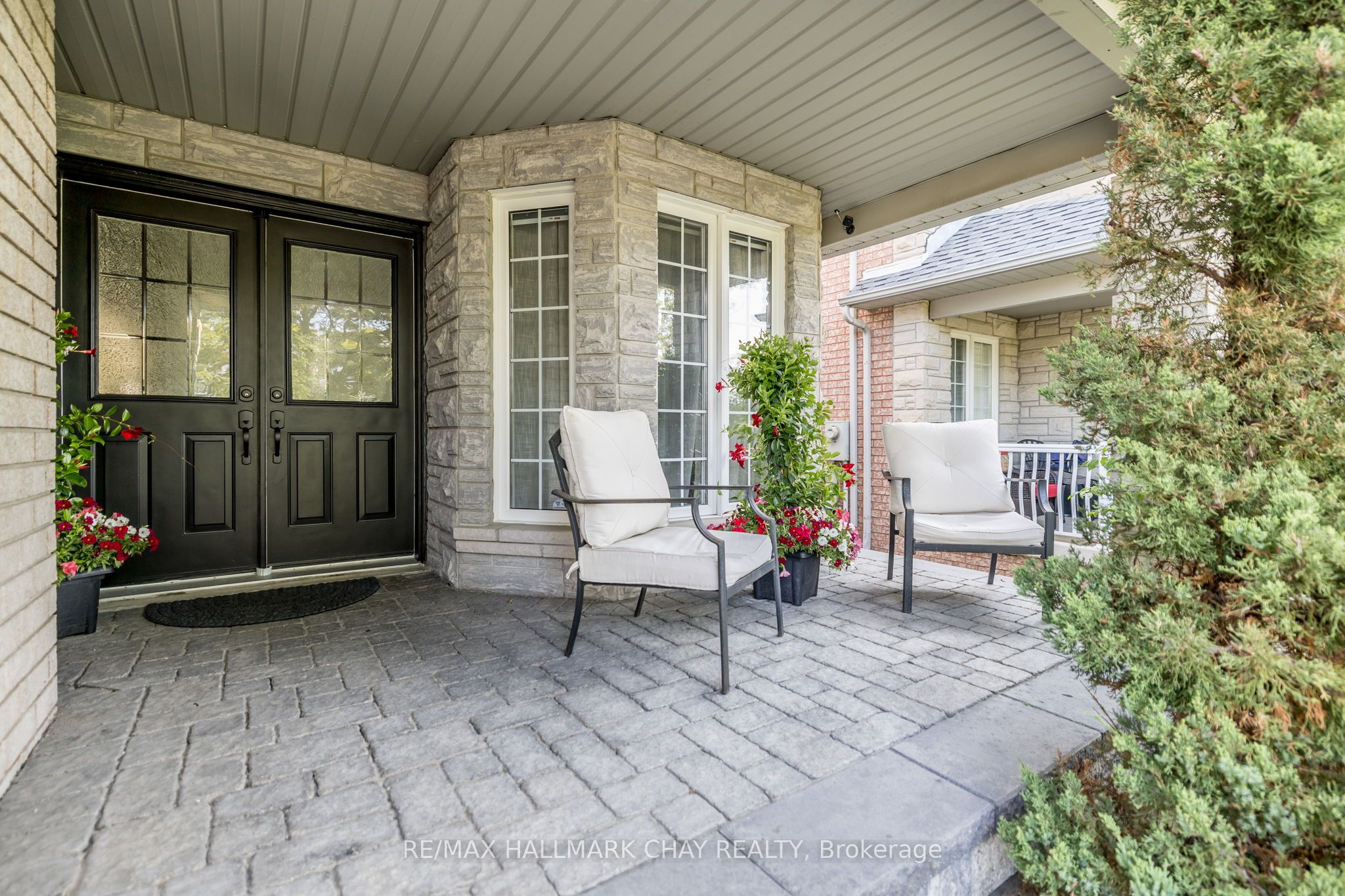 160 Golden Gate Circle Property Photo 3