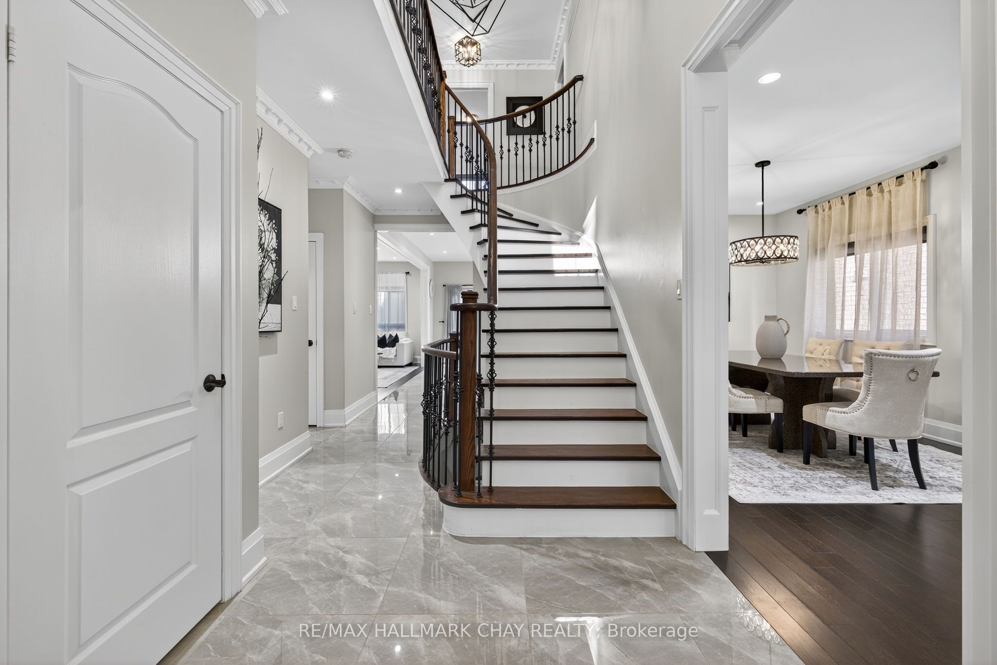 160 Golden Gate Circle Property Photo 5