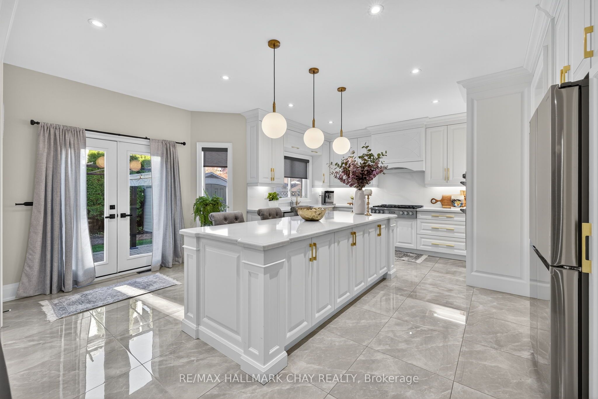 160 Golden Gate Circle Property Photo 8