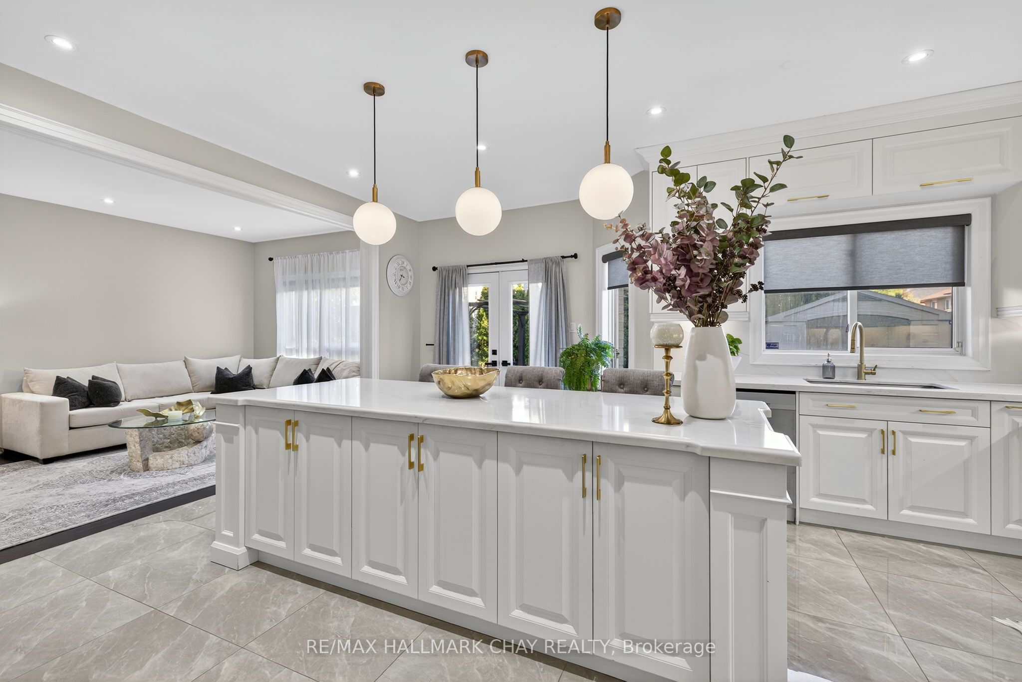 160 Golden Gate Circle Property Photo 9
