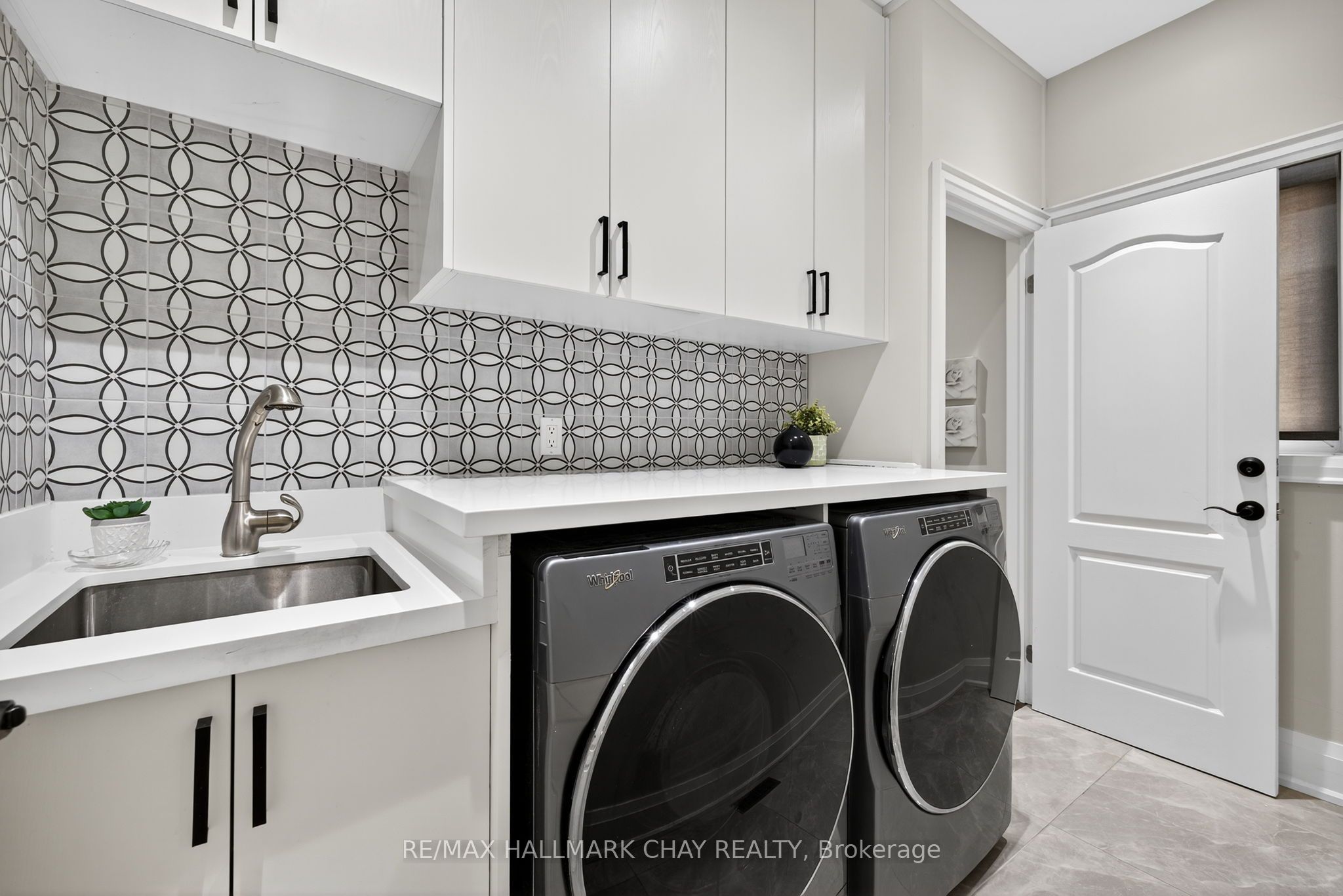 160 Golden Gate Circle Property Photo 18