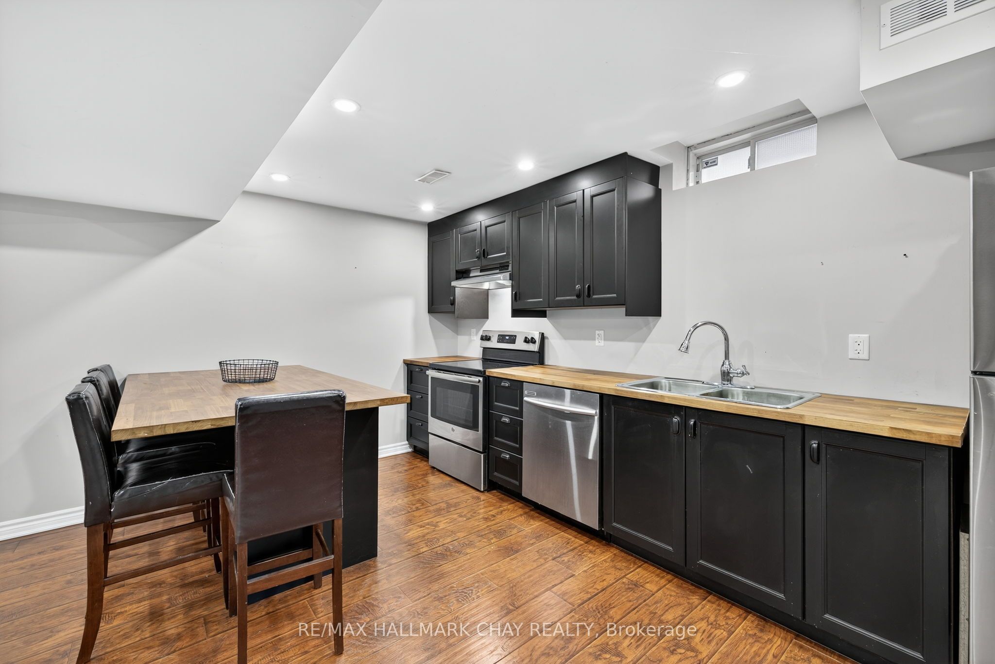 160 Golden Gate Circle Property Photo 35